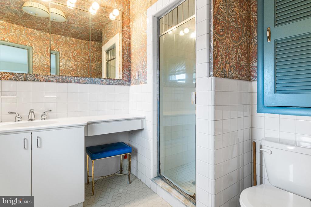 2004 LODGES LANE Unit:           