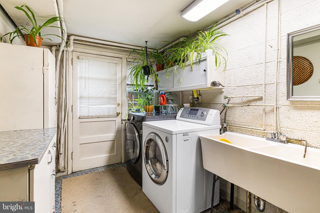 2004 LODGES LANE Unit:           