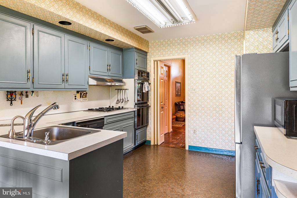 2004 LODGES LANE Unit:           