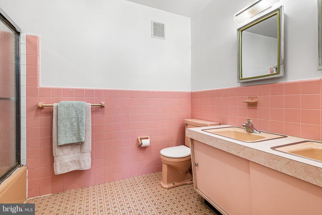 2004 LODGES LANE Unit:           
