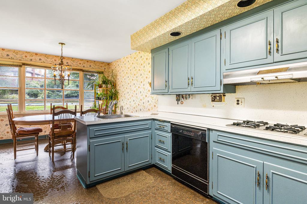 2004 LODGES LANE Unit:           