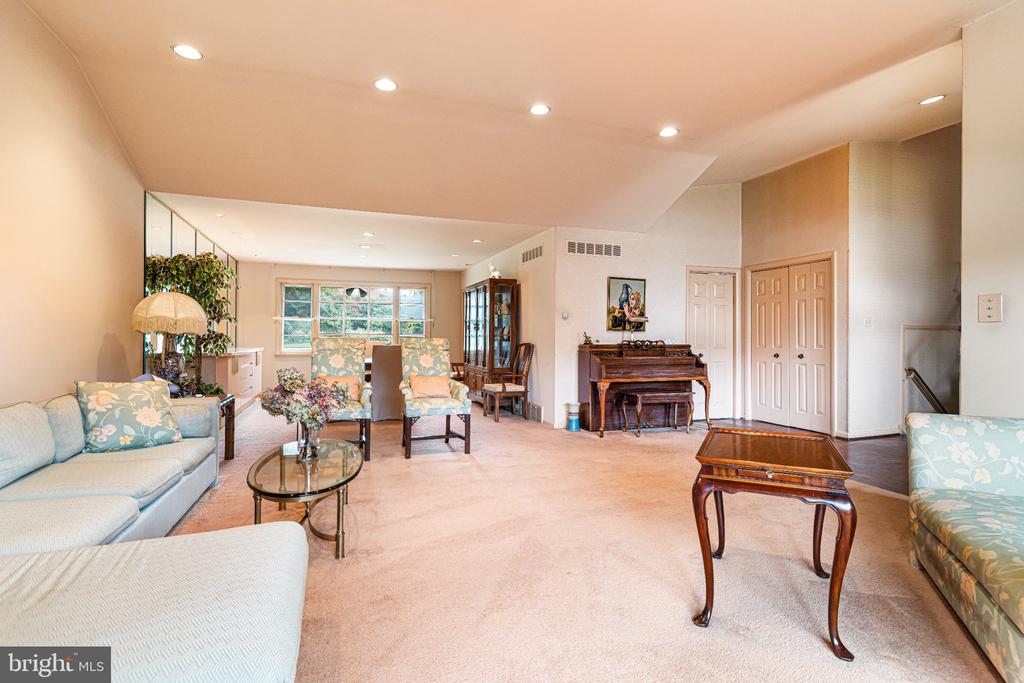 2004 LODGES LANE Unit:           