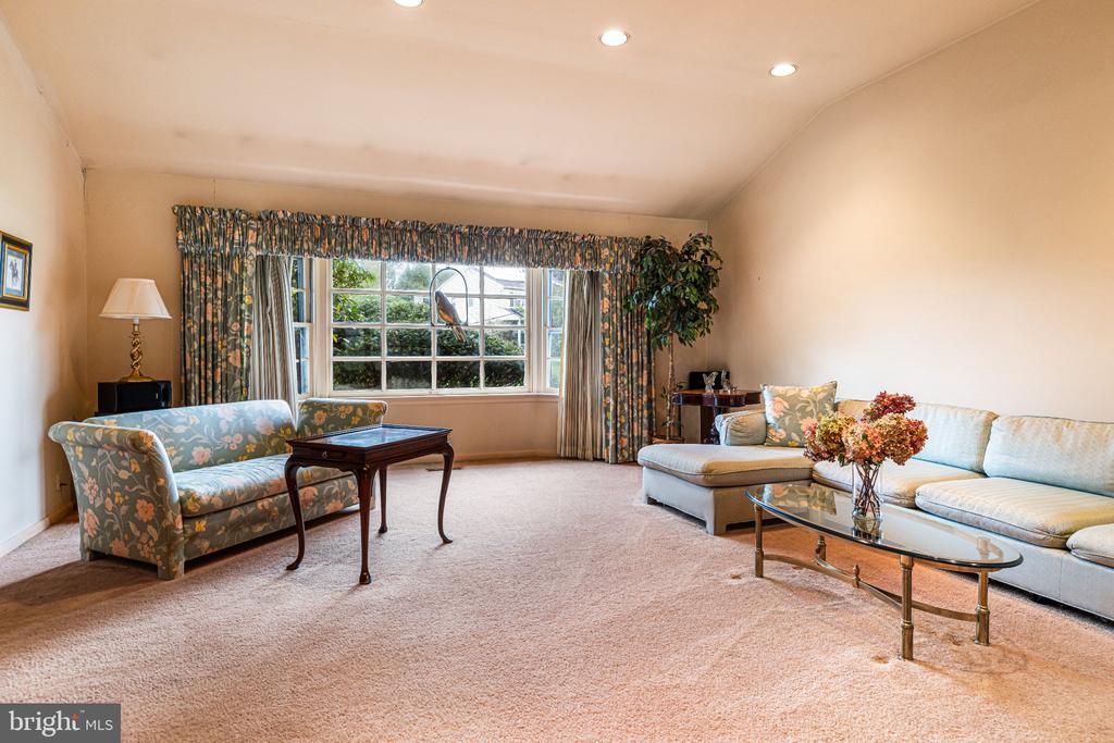 2004 LODGES LANE Unit:           