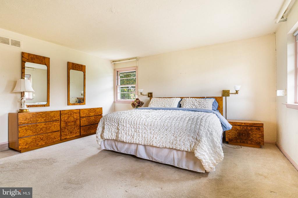2004 LODGES LANE Unit:           