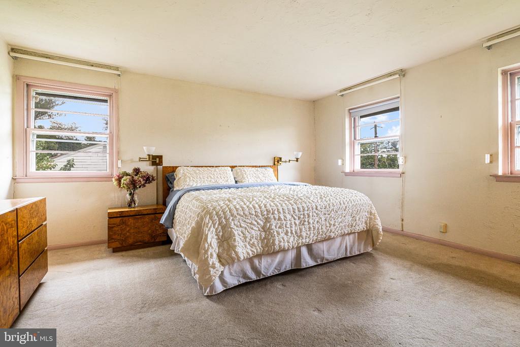 2004 LODGES LANE Unit:           