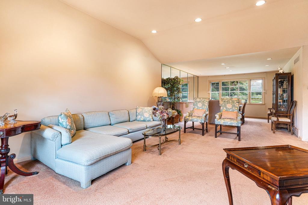 2004 LODGES LANE Unit:           