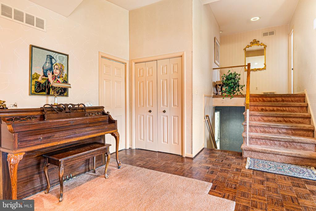 2004 LODGES LANE Unit:           