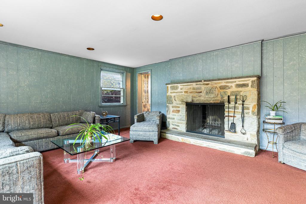 2004 LODGES LANE Unit:           