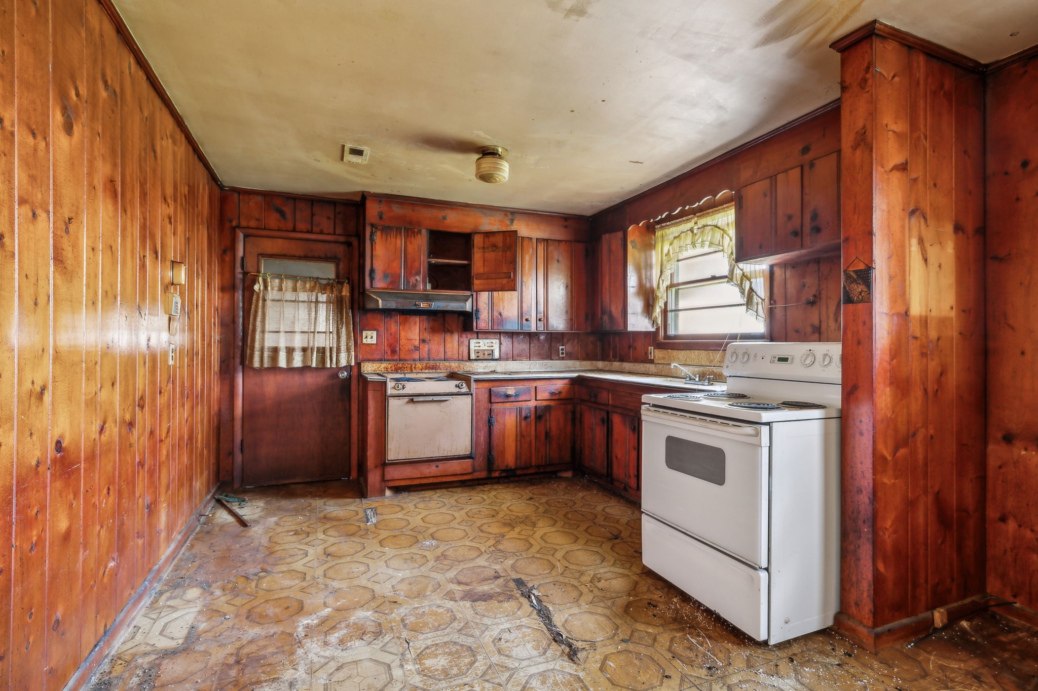 1607 Baptist World Center Dr