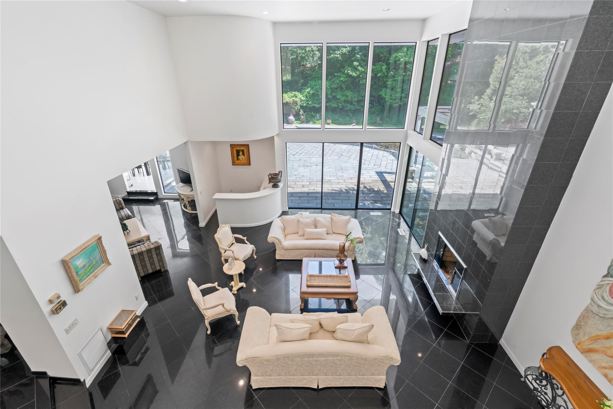 2 West View Drive