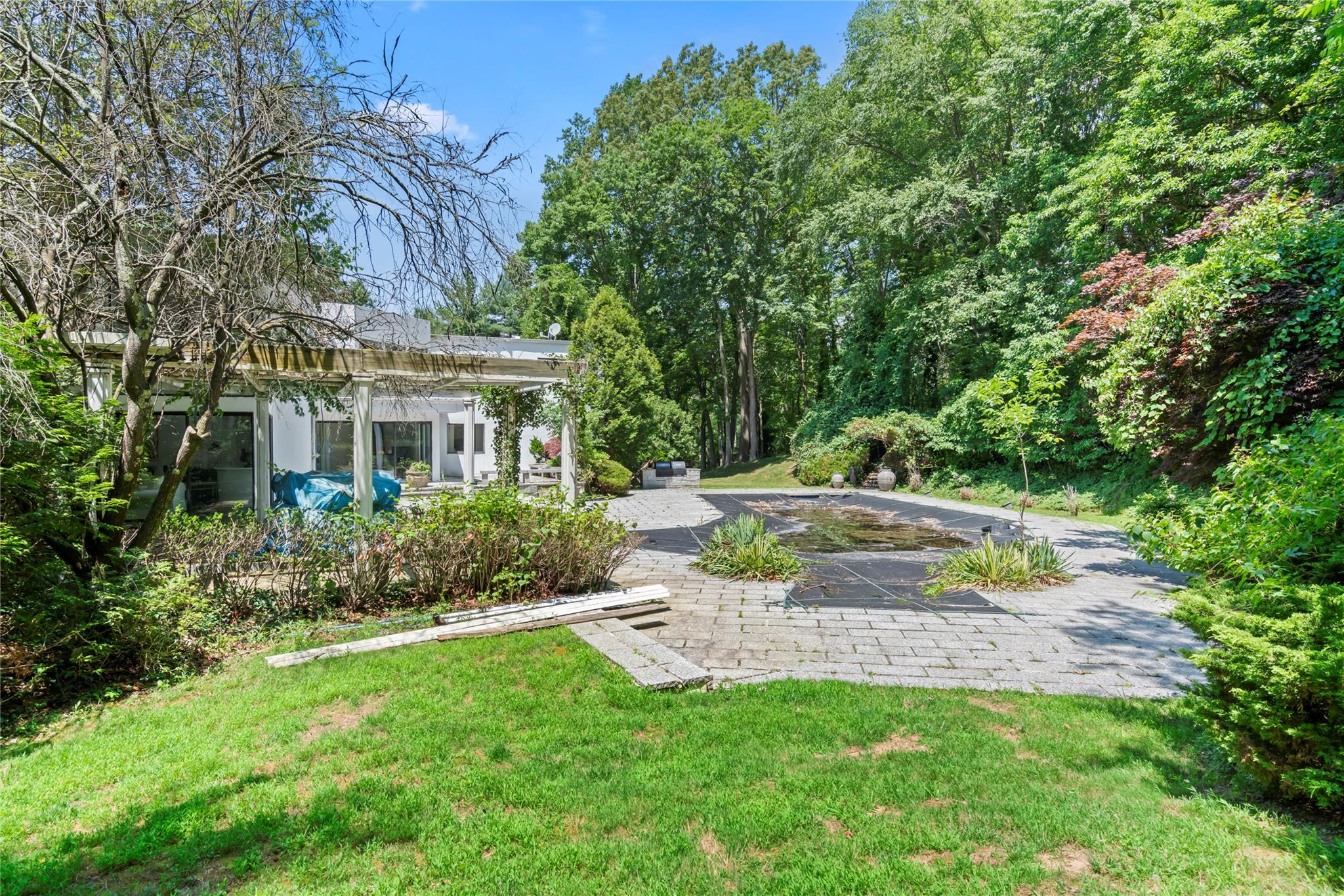 2 West View Drive