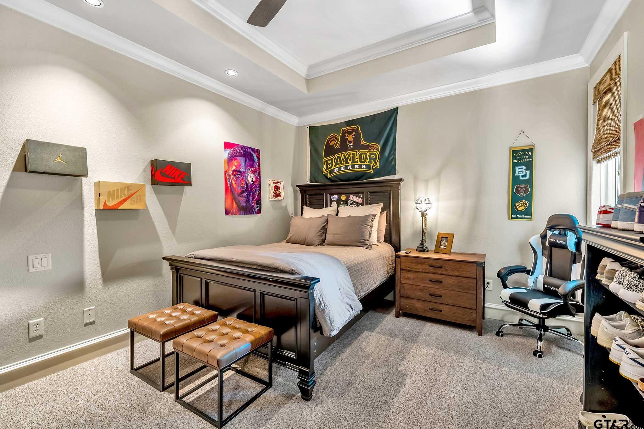 606 W Grande