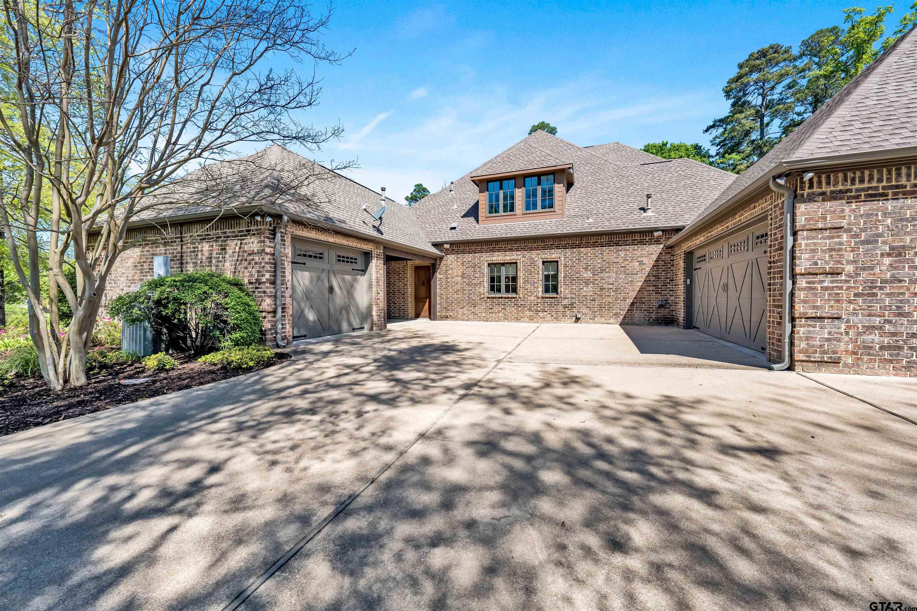 606 W Grande