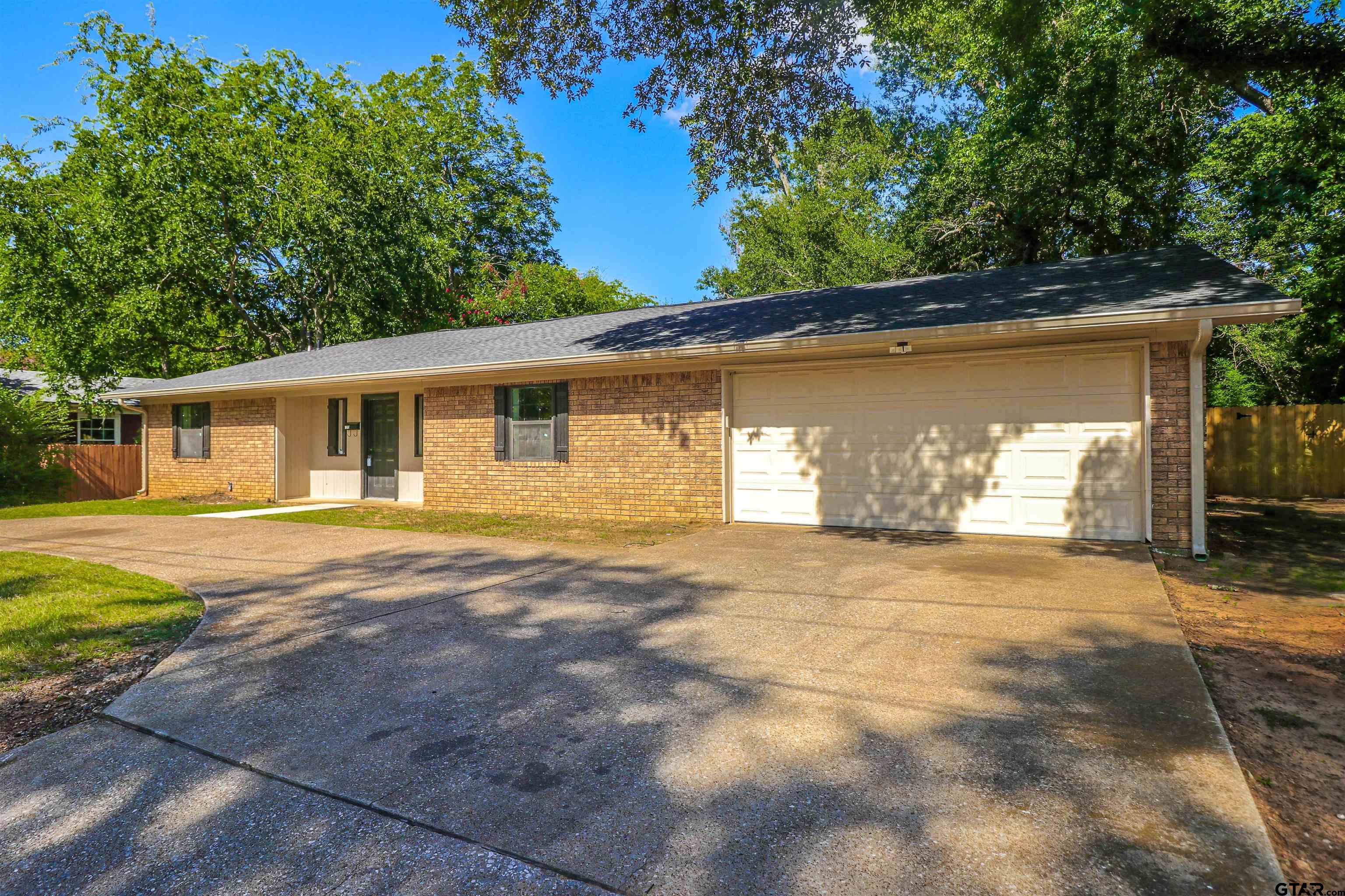1310 Ridgeview Dr