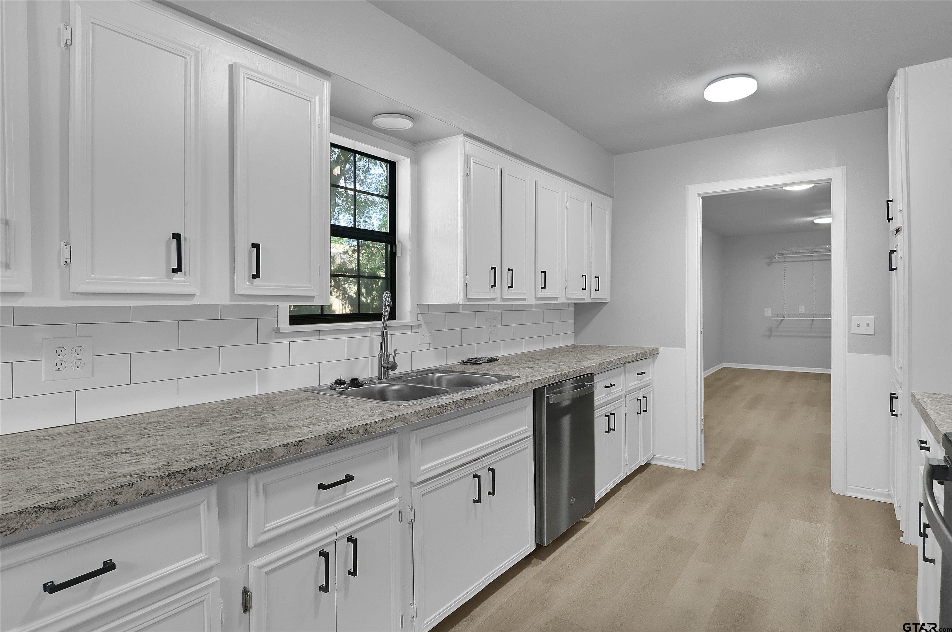 1310 Ridgeview Dr