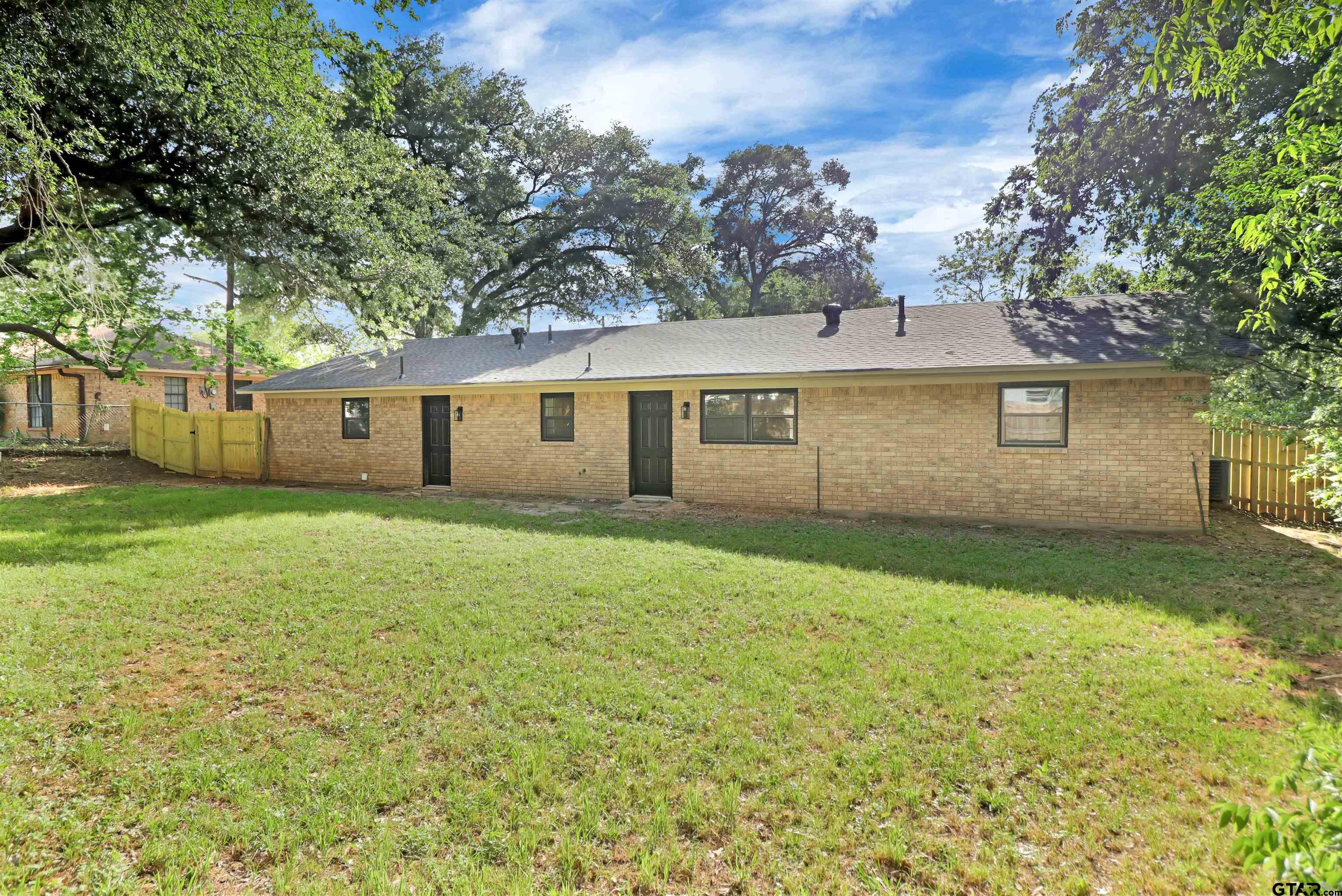 1310 Ridgeview Dr