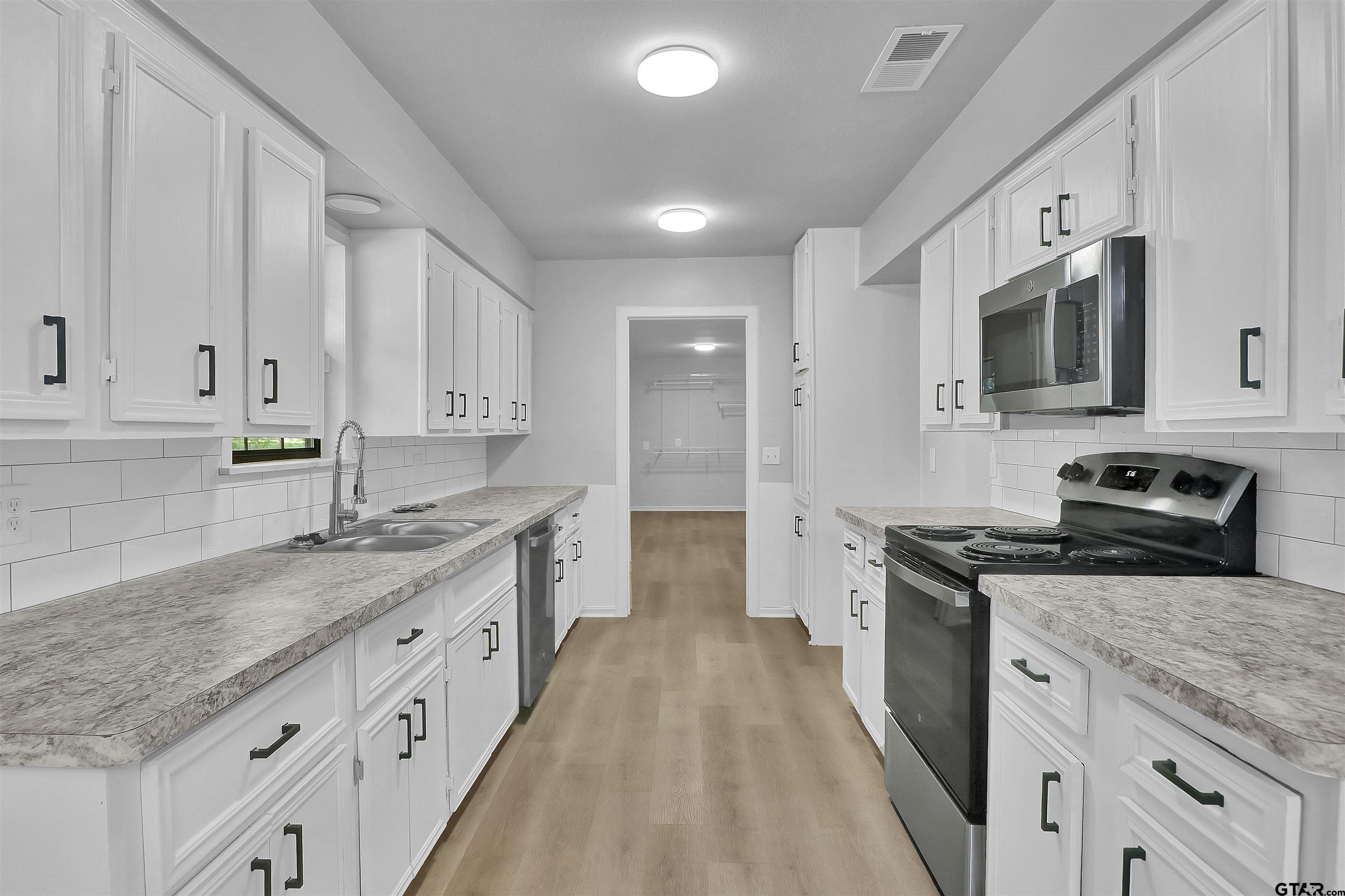 1310 Ridgeview Dr
