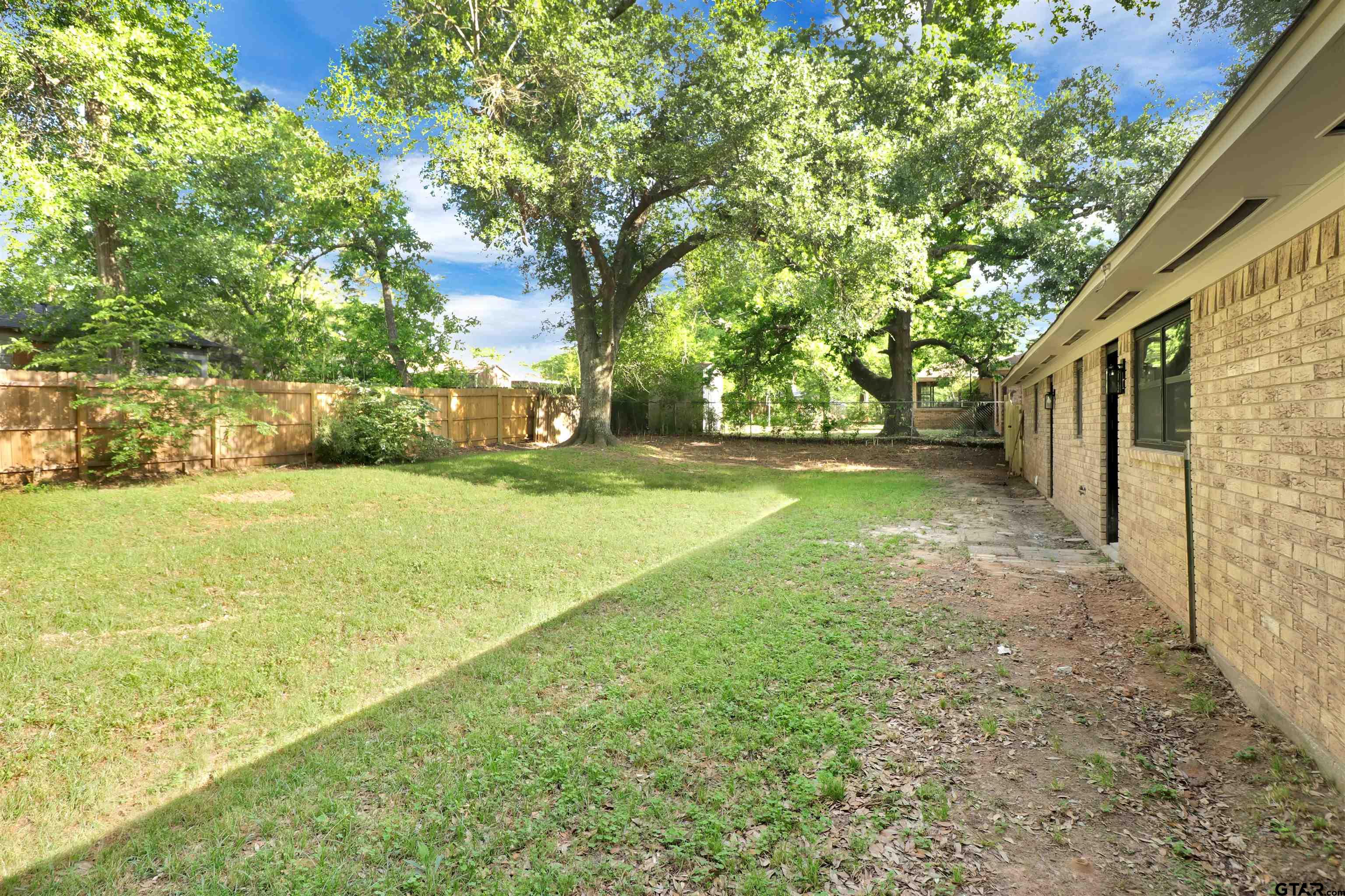 1310 Ridgeview Dr