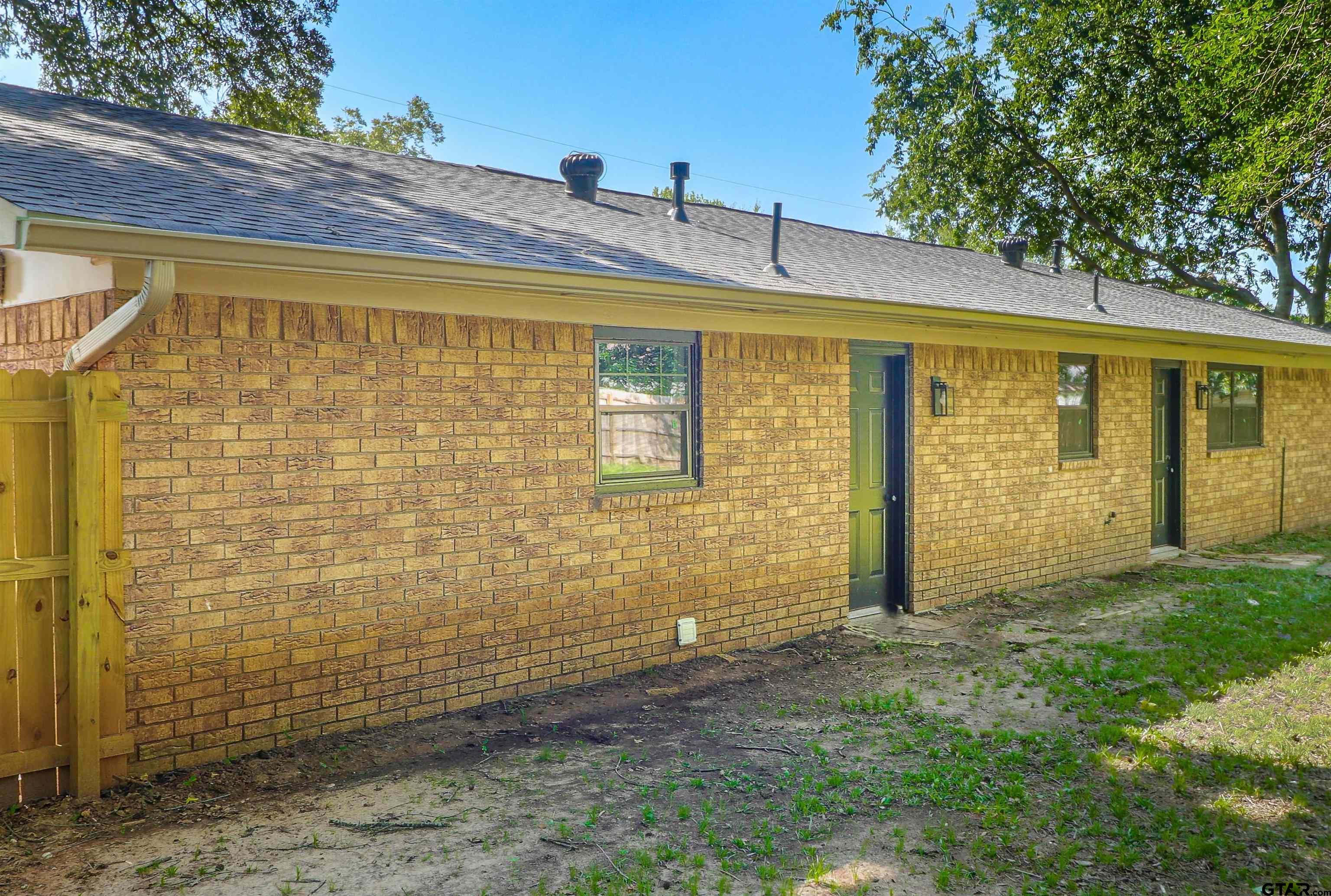 1310 Ridgeview Dr