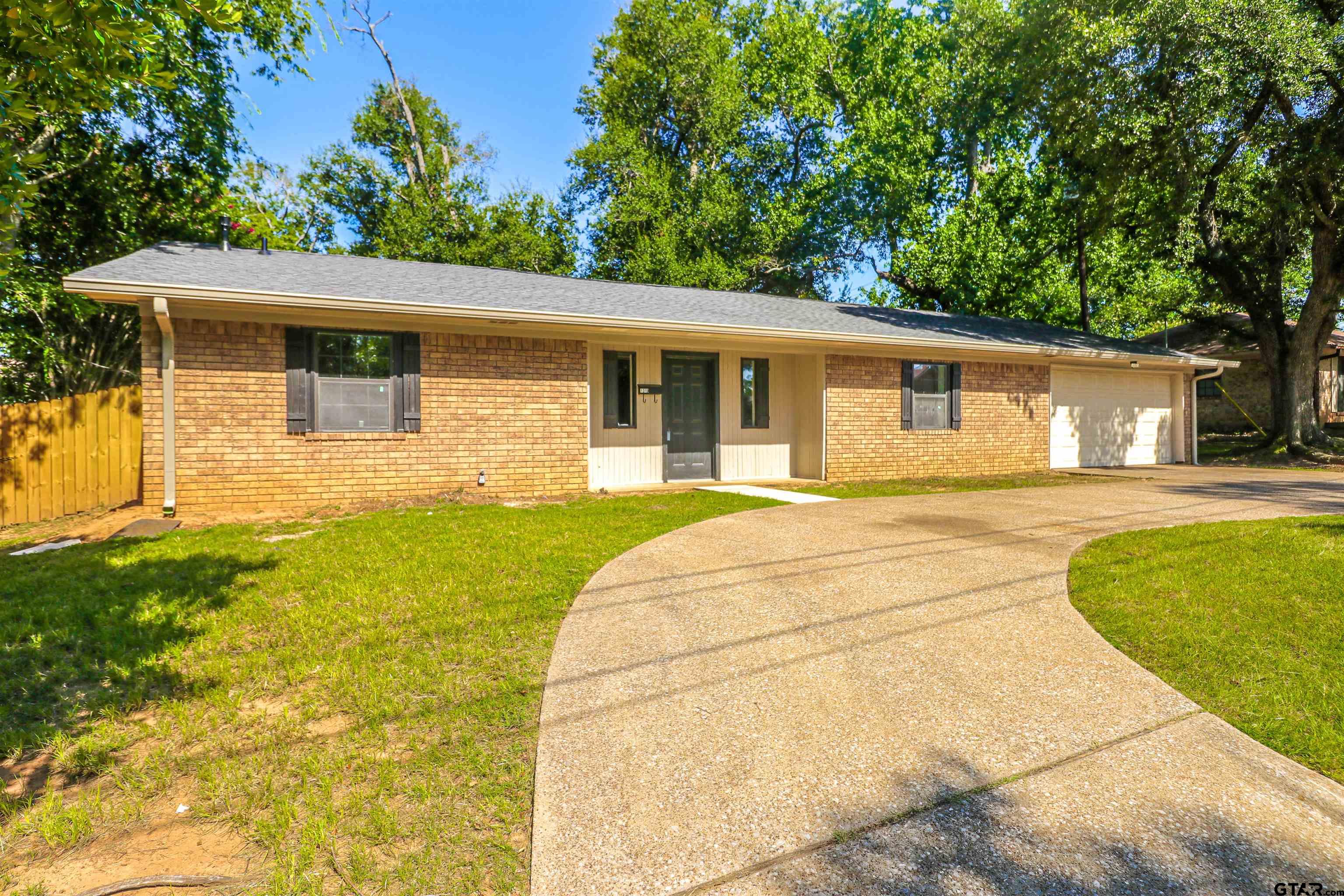 1310 Ridgeview Dr