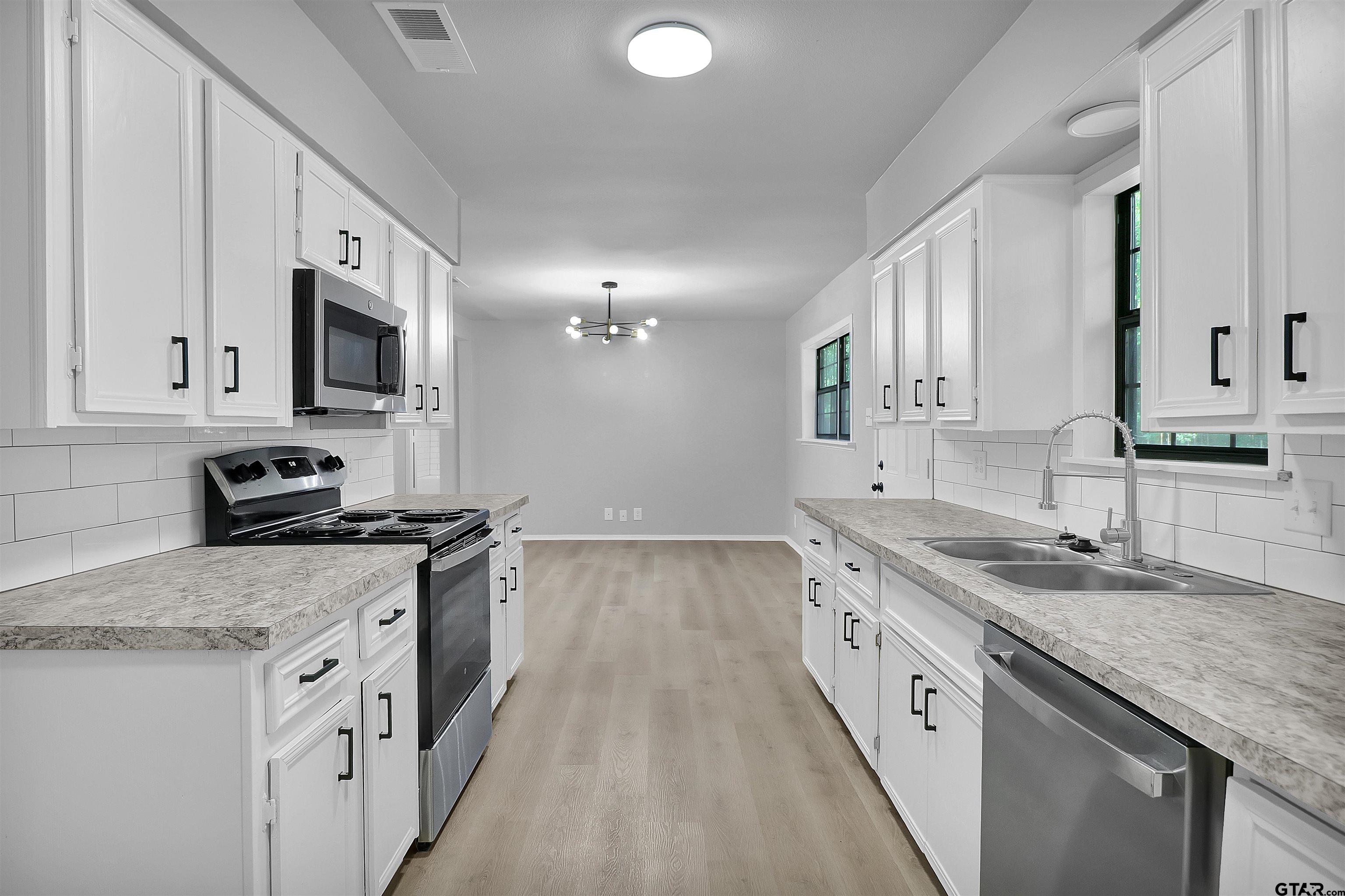 1310 Ridgeview Dr