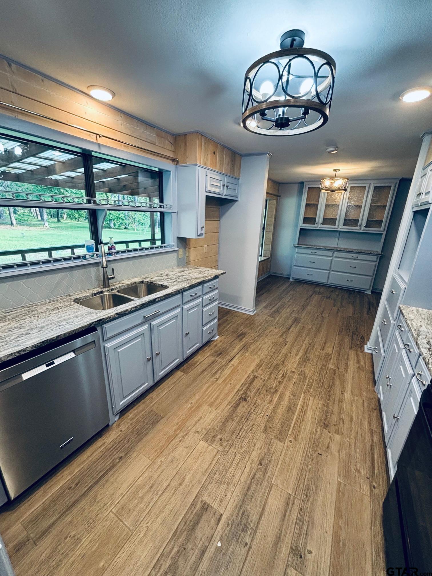 6855 County Road 1112D2