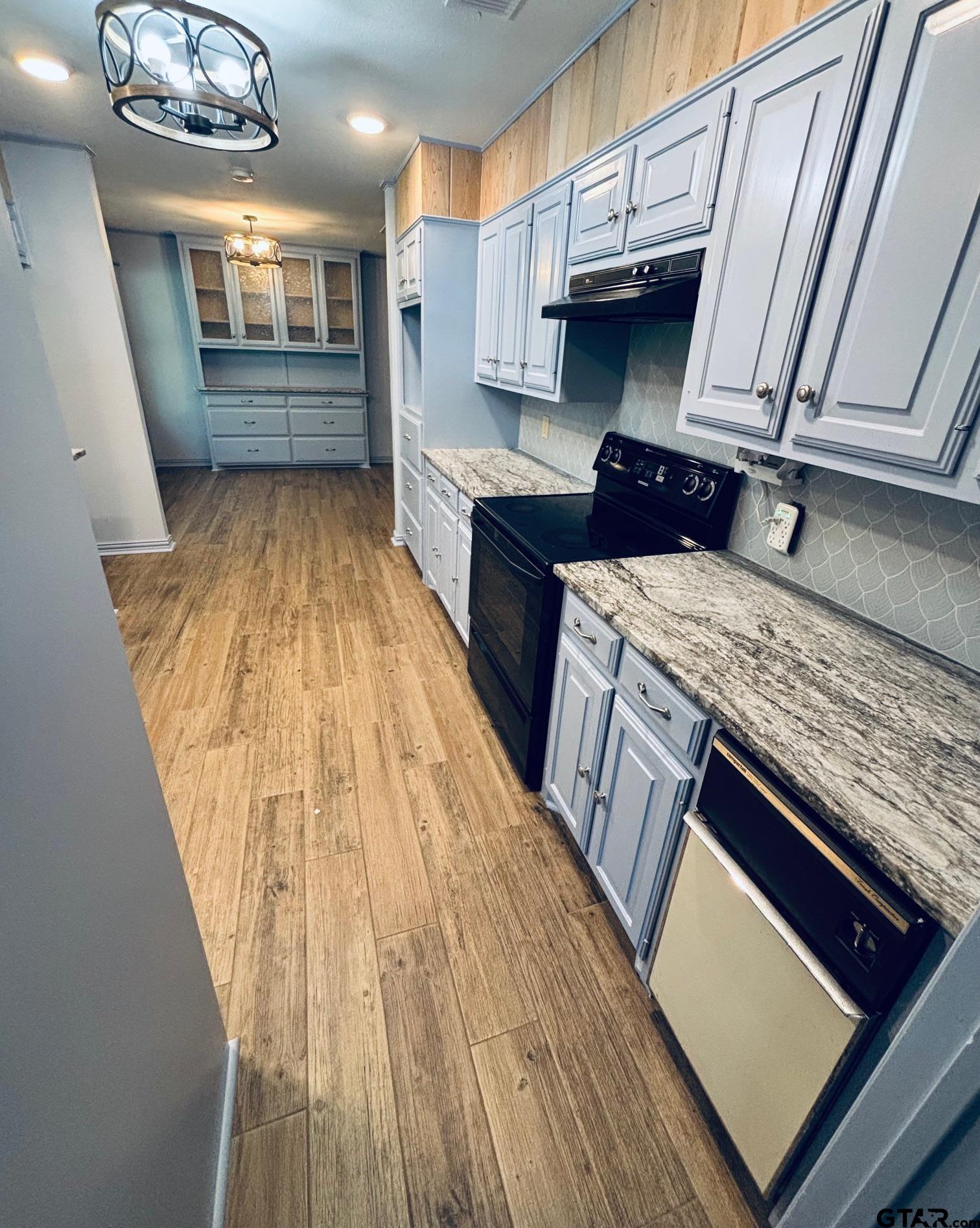 6855 County Road 1112D2