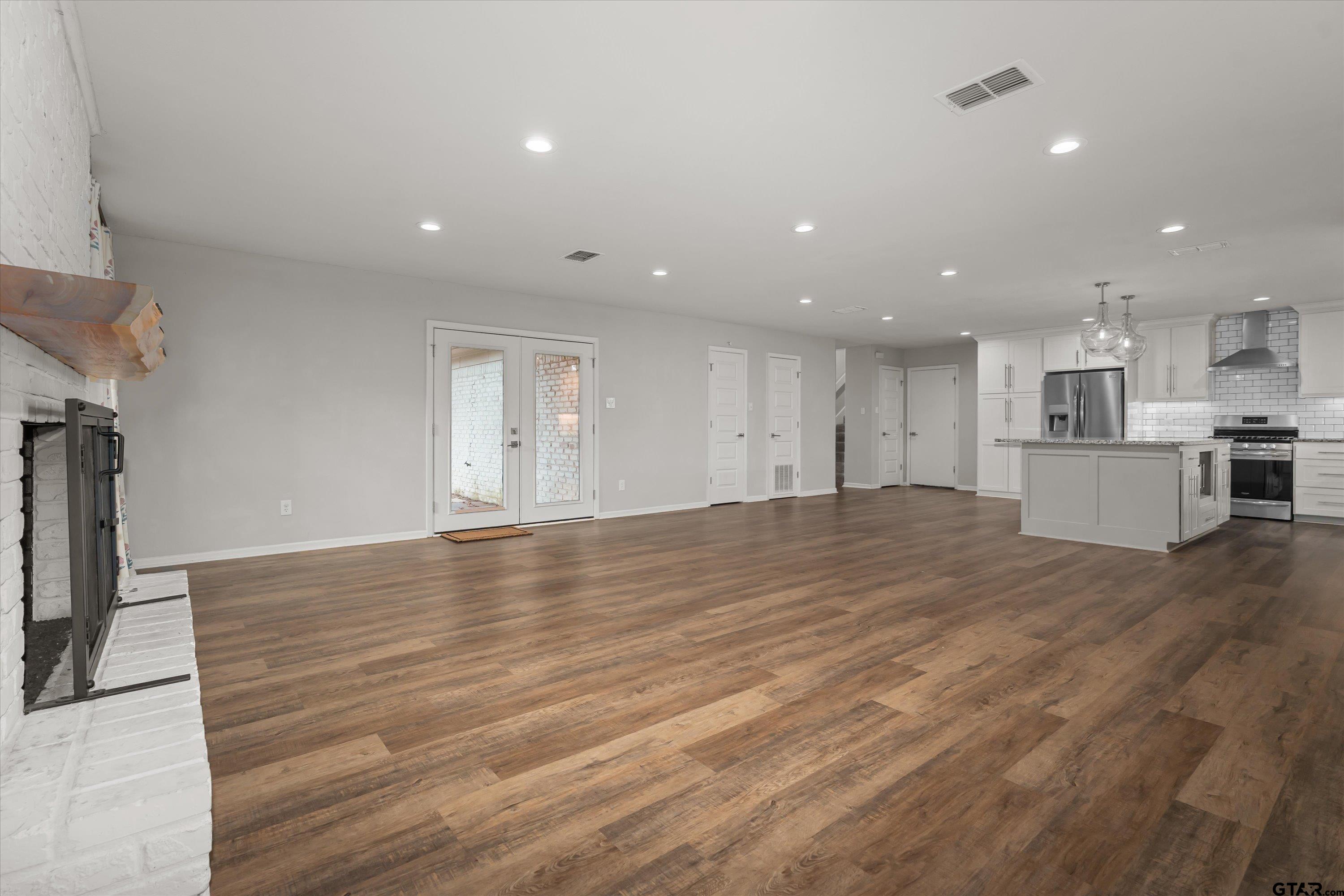 700 Oxford Drive