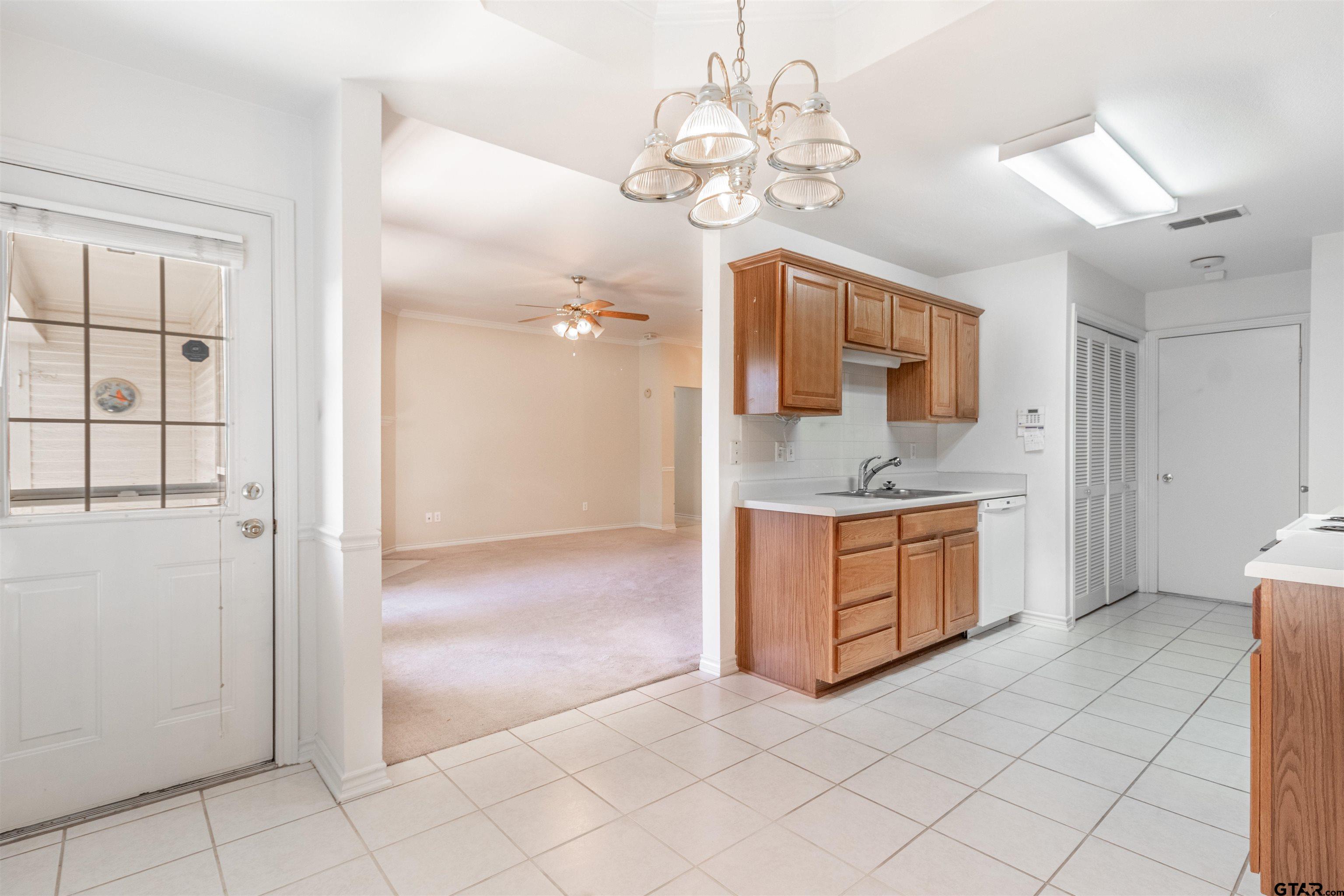 5401 Hollytree Dr #201