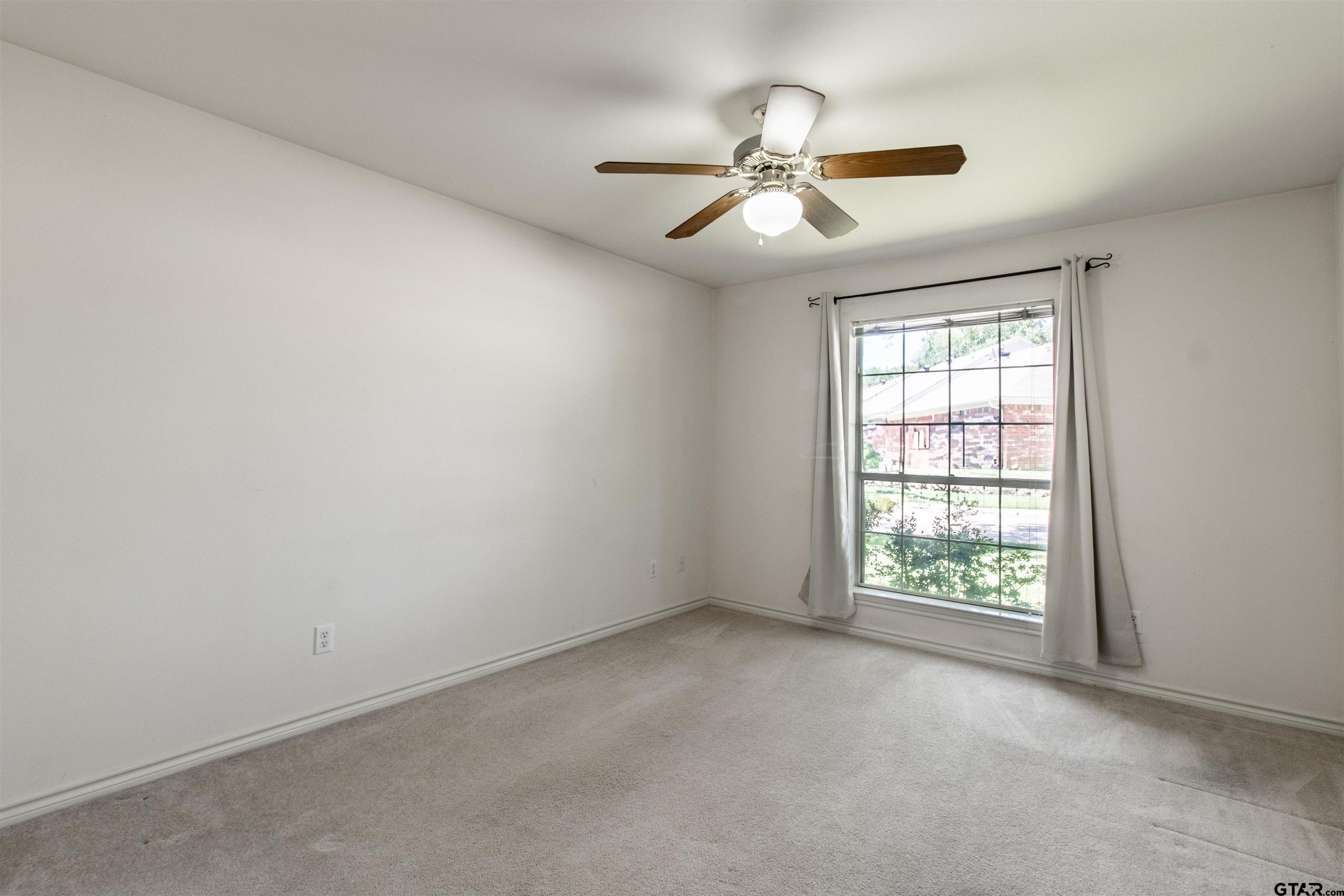 5401 Hollytree Dr #201