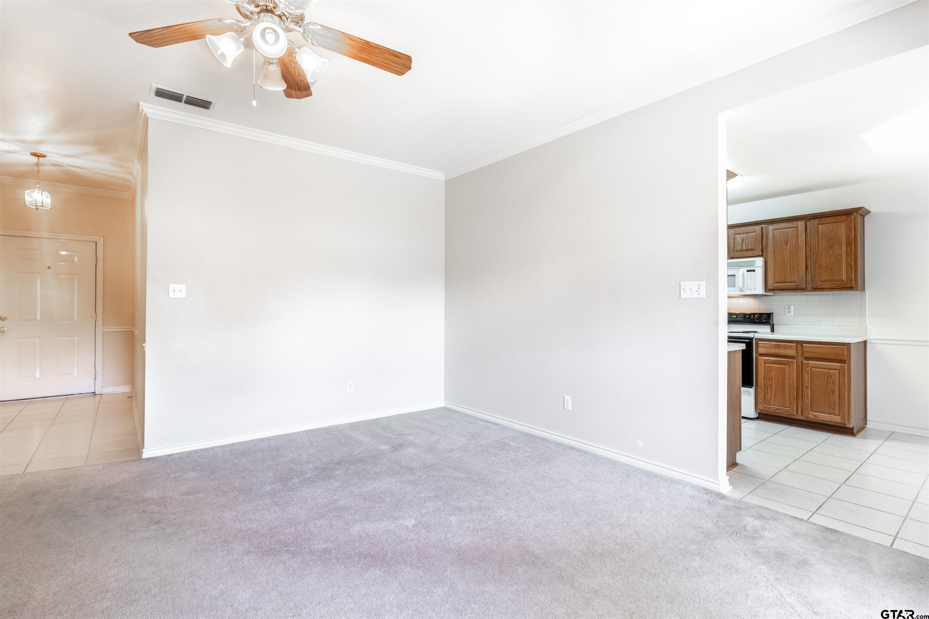 5401 Hollytree Dr #201