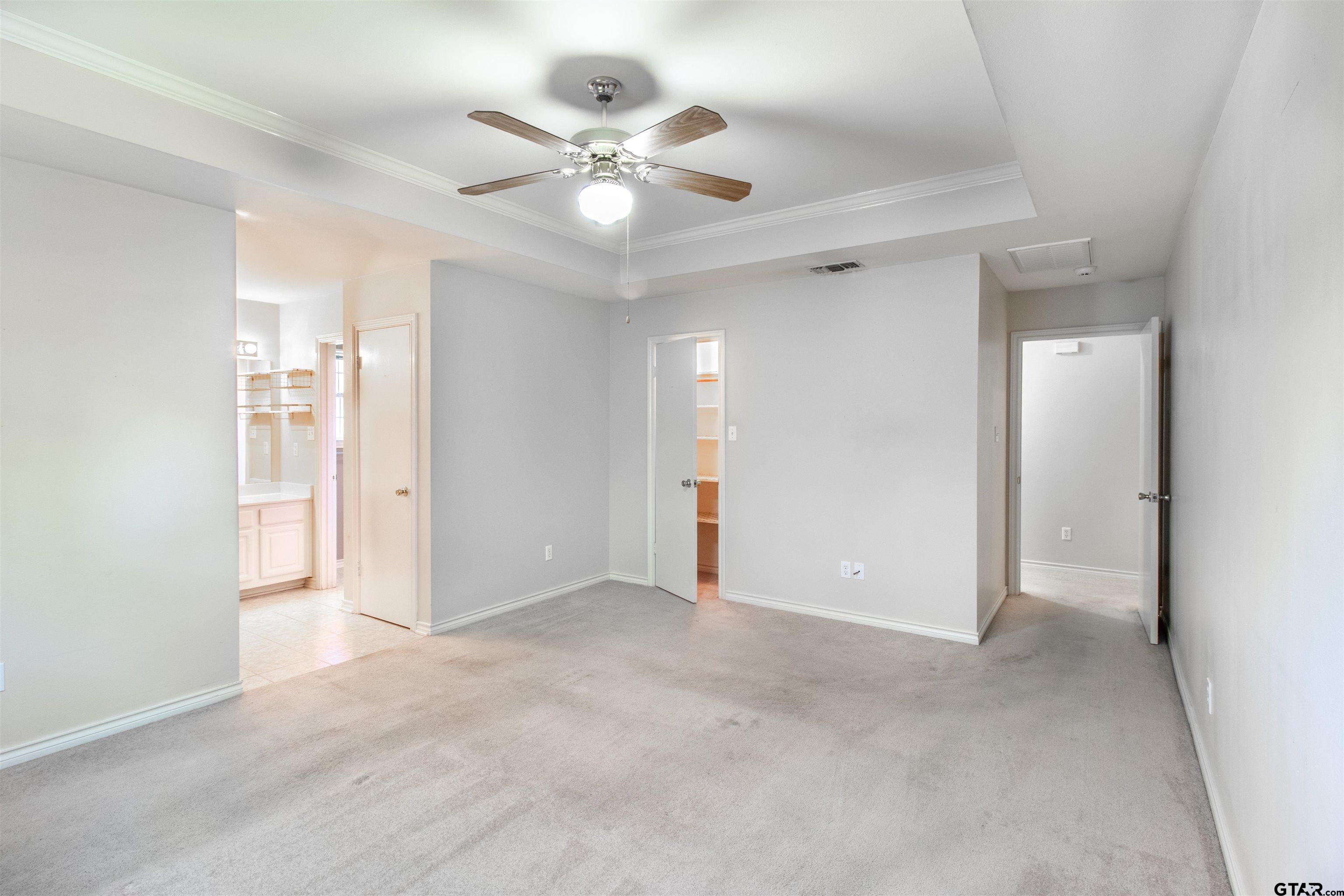 5401 Hollytree Dr #201