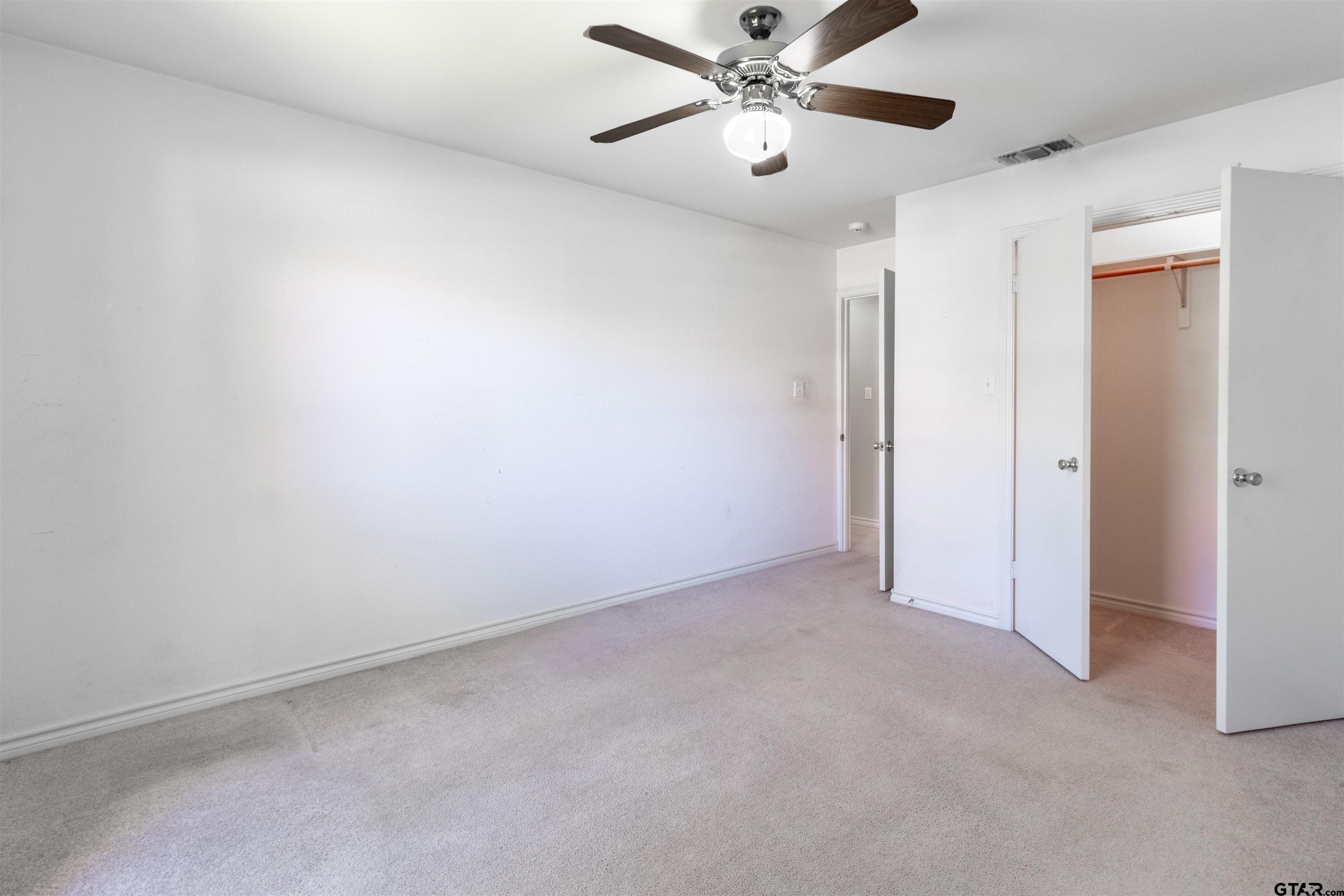 5401 Hollytree Dr #201