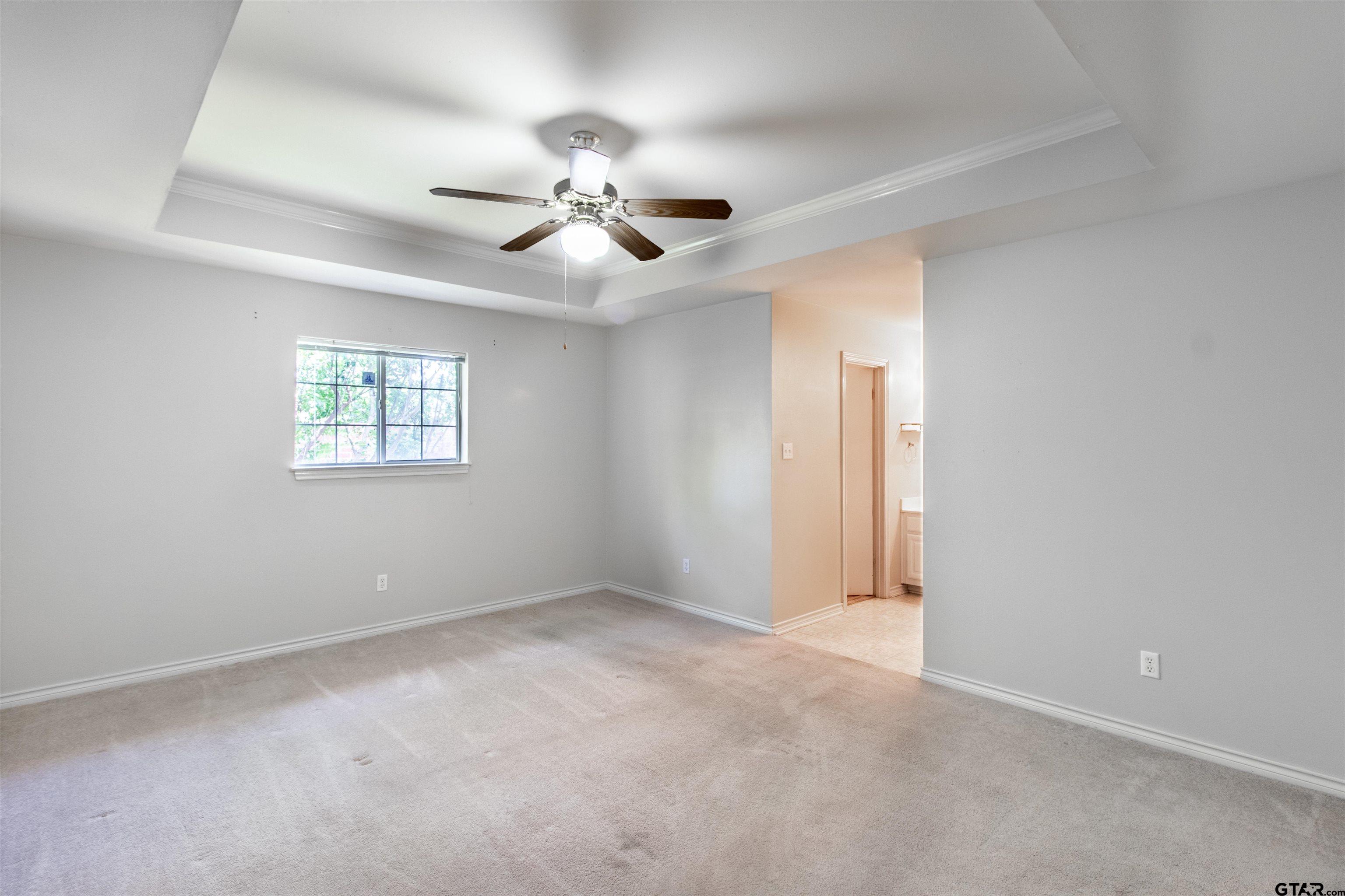 5401 Hollytree Dr #201