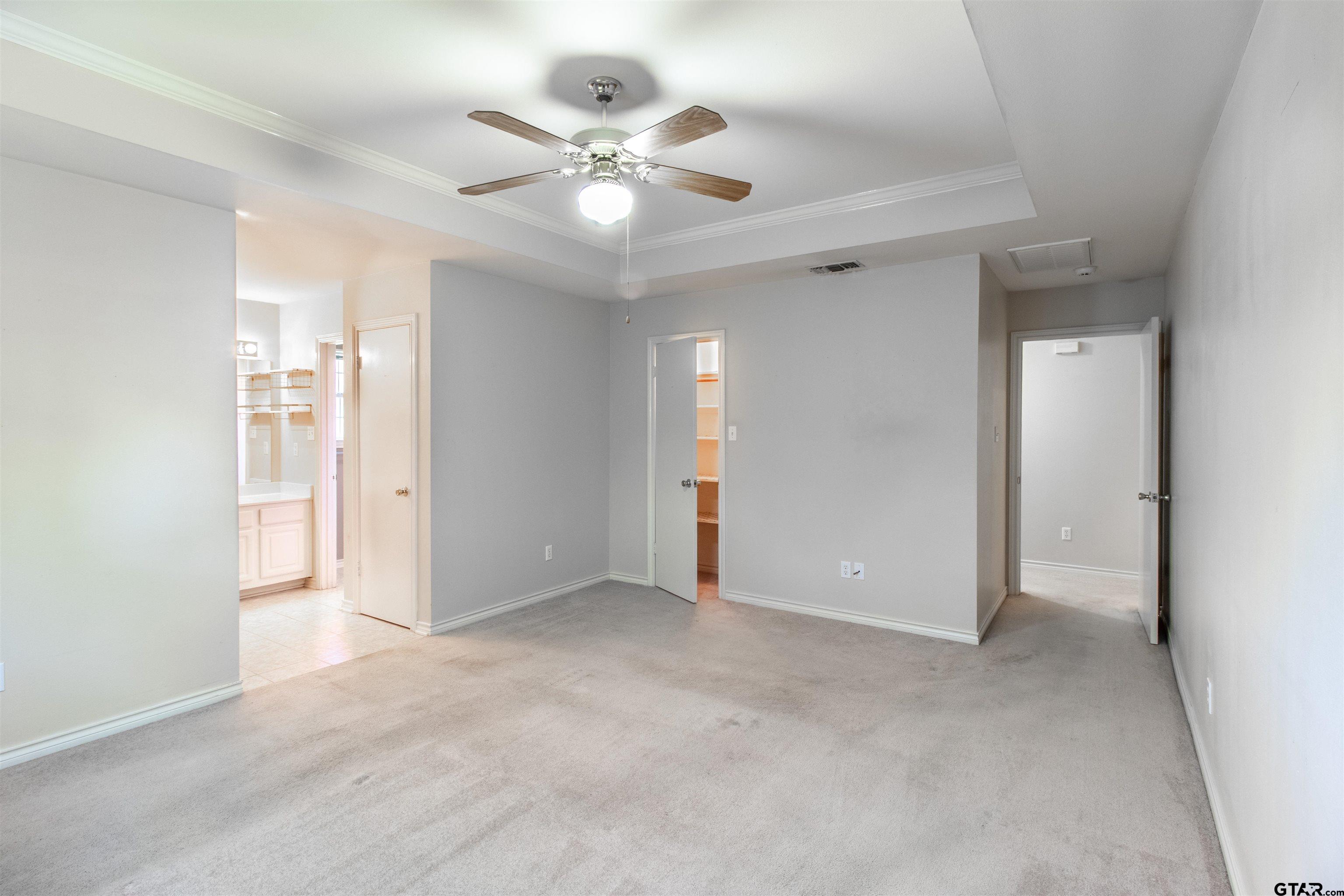 5401 Hollytree Dr #201