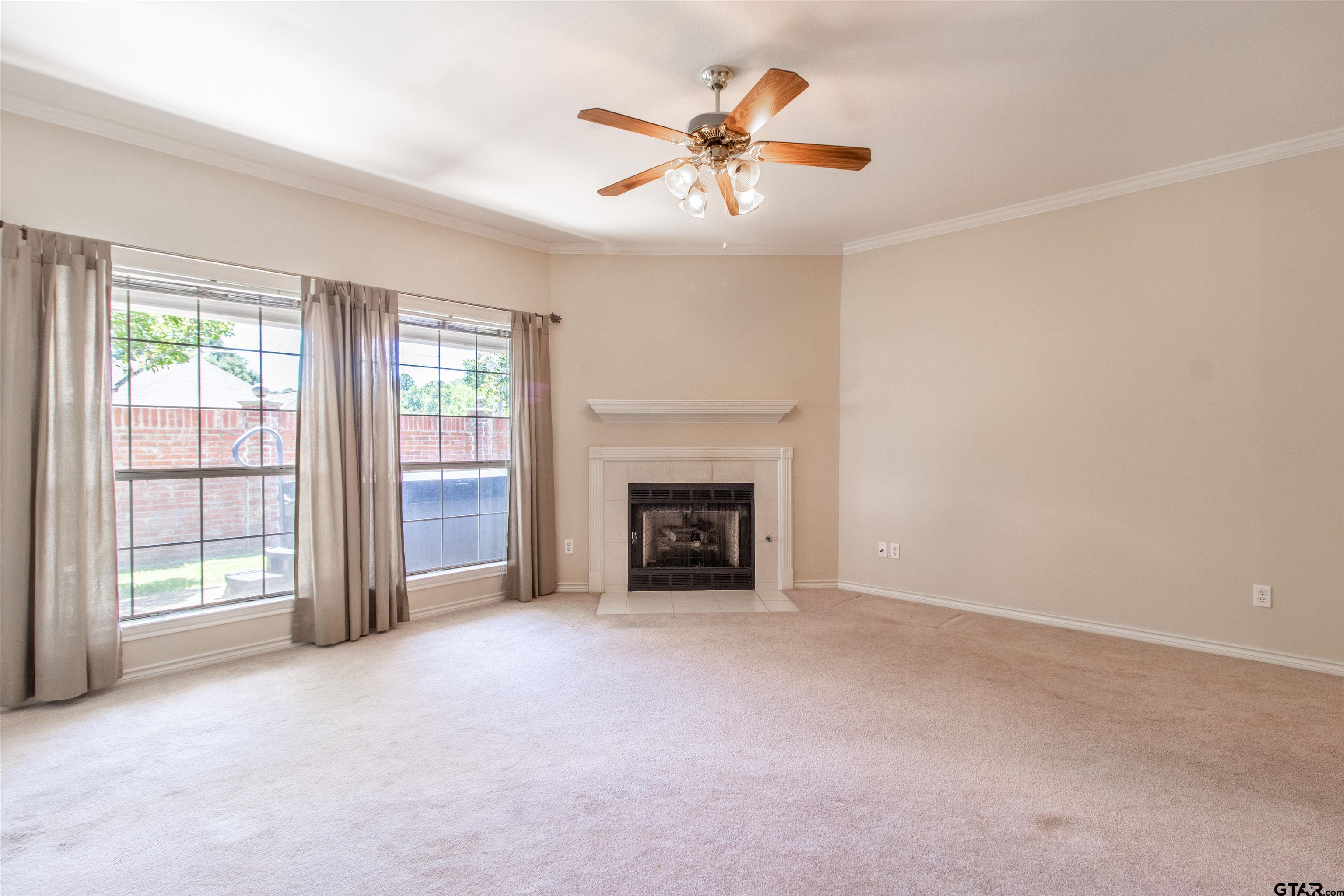 5401 Hollytree Dr #201