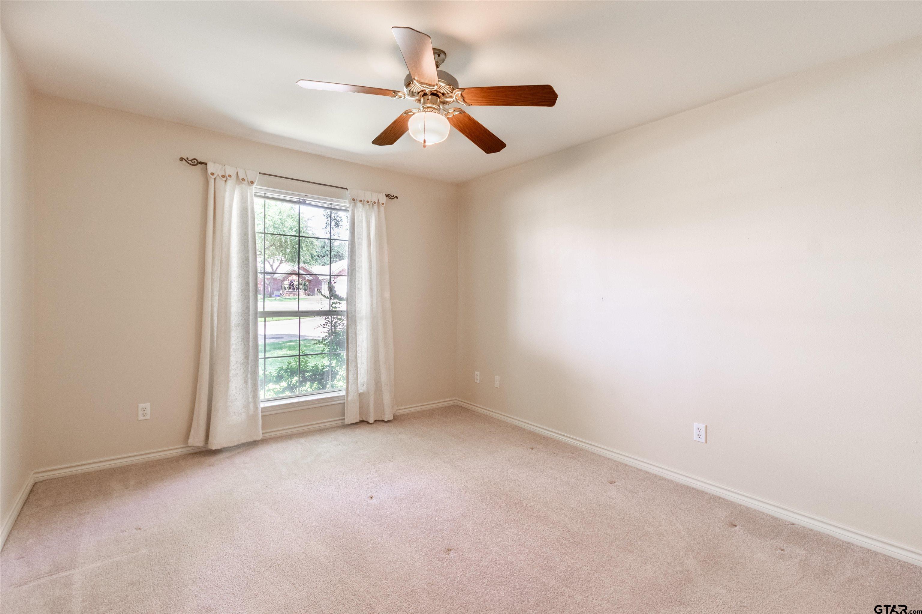 5401 Hollytree Dr #201