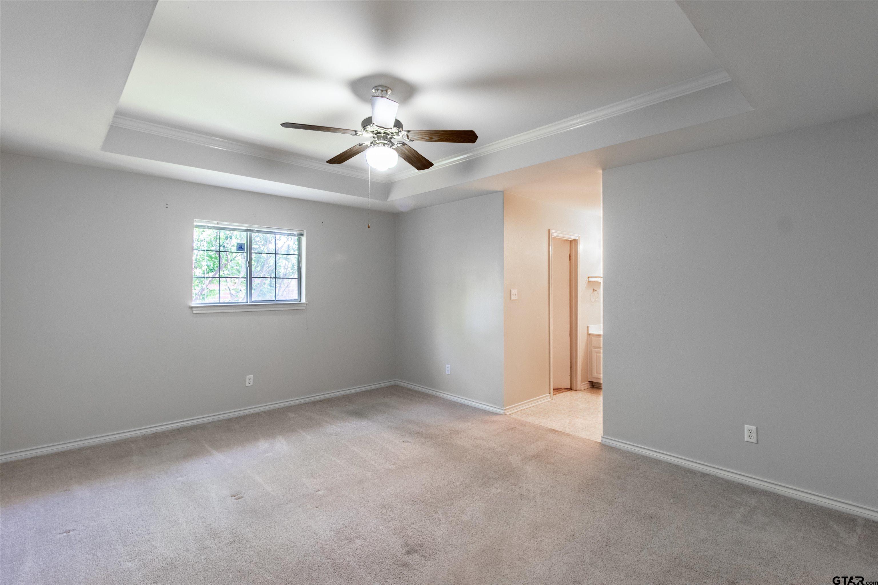5401 Hollytree Dr #201