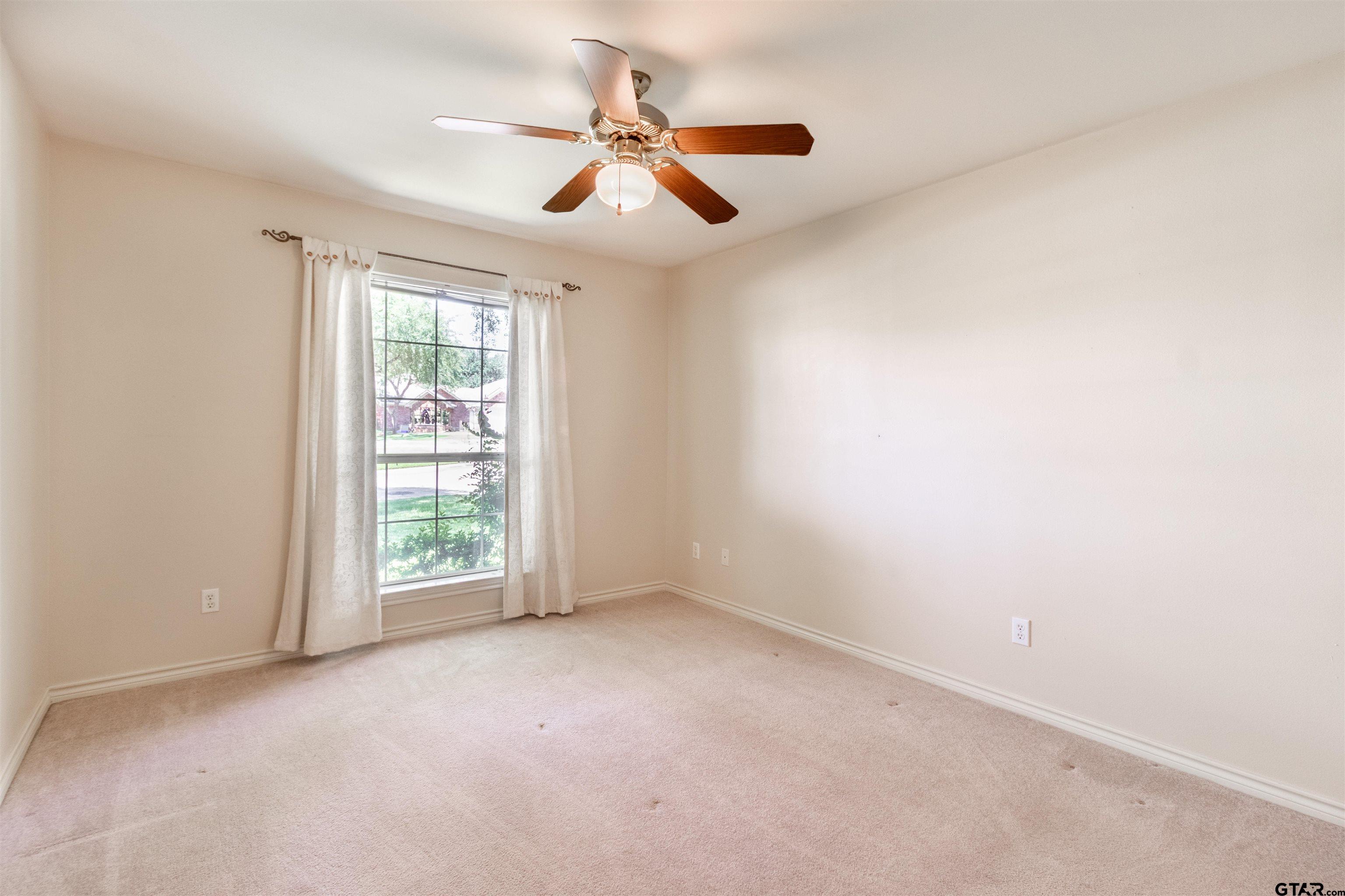 5401 Hollytree Dr #201