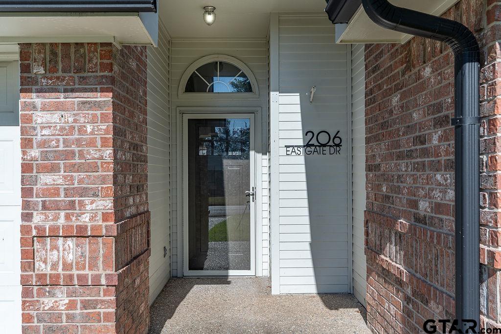 206 Eastgate Dr