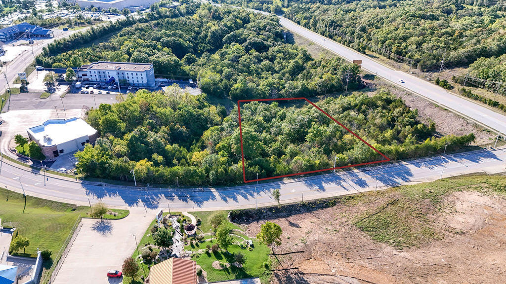 000 Expressway Lane Unit: Lot 5