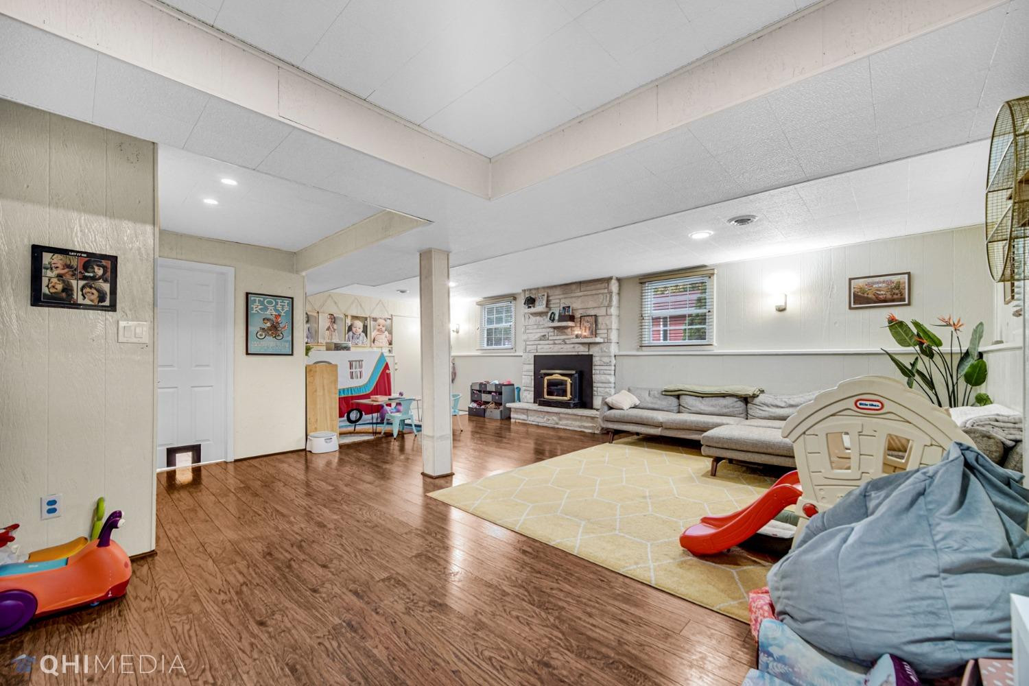 9135 Crestwood Court