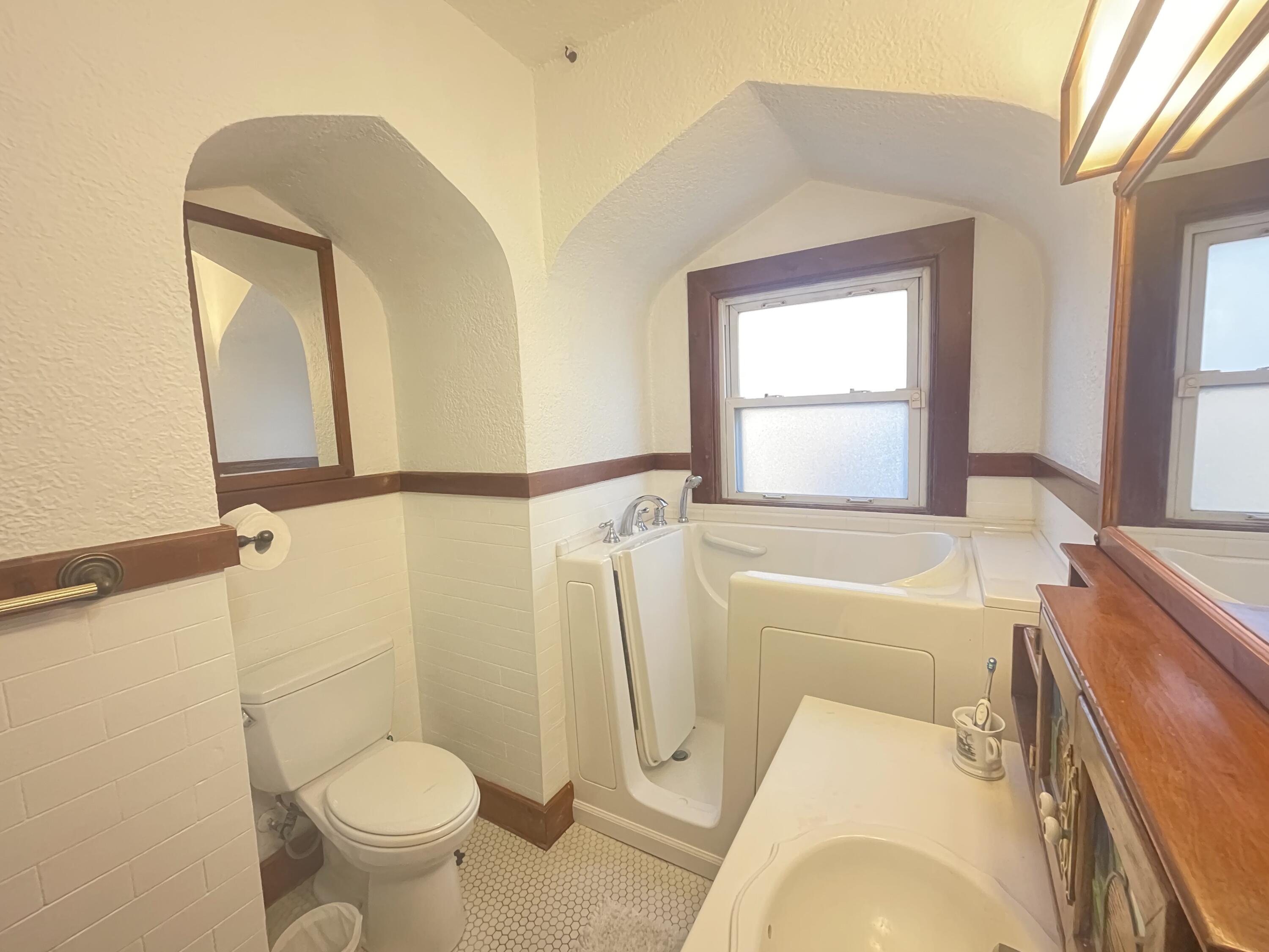 6814 Schneider Avenue