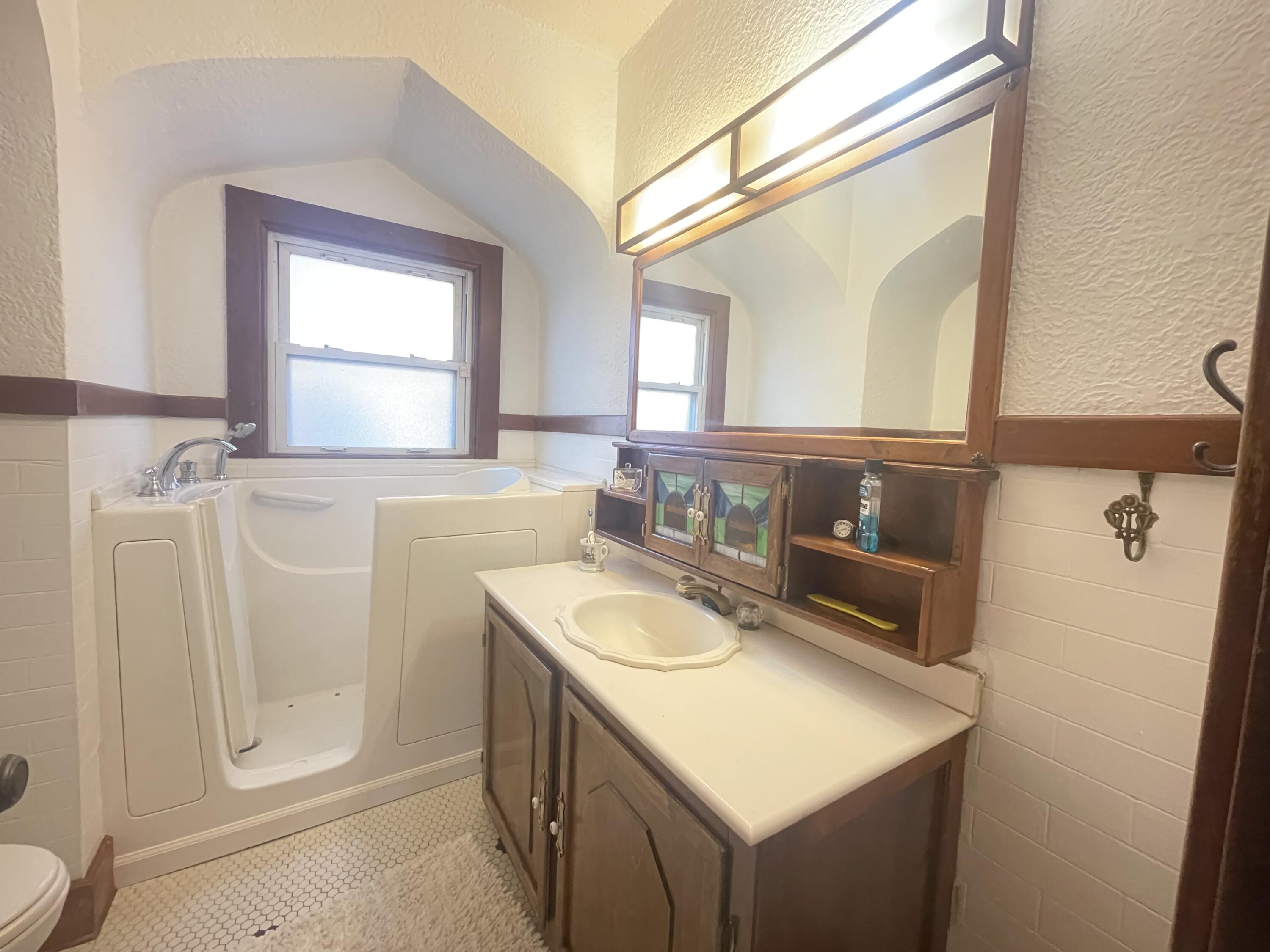 6814 Schneider Avenue