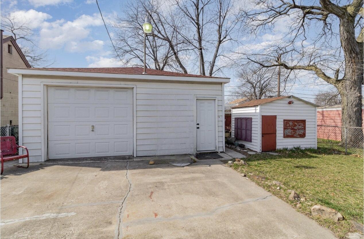 6814 Schneider Avenue