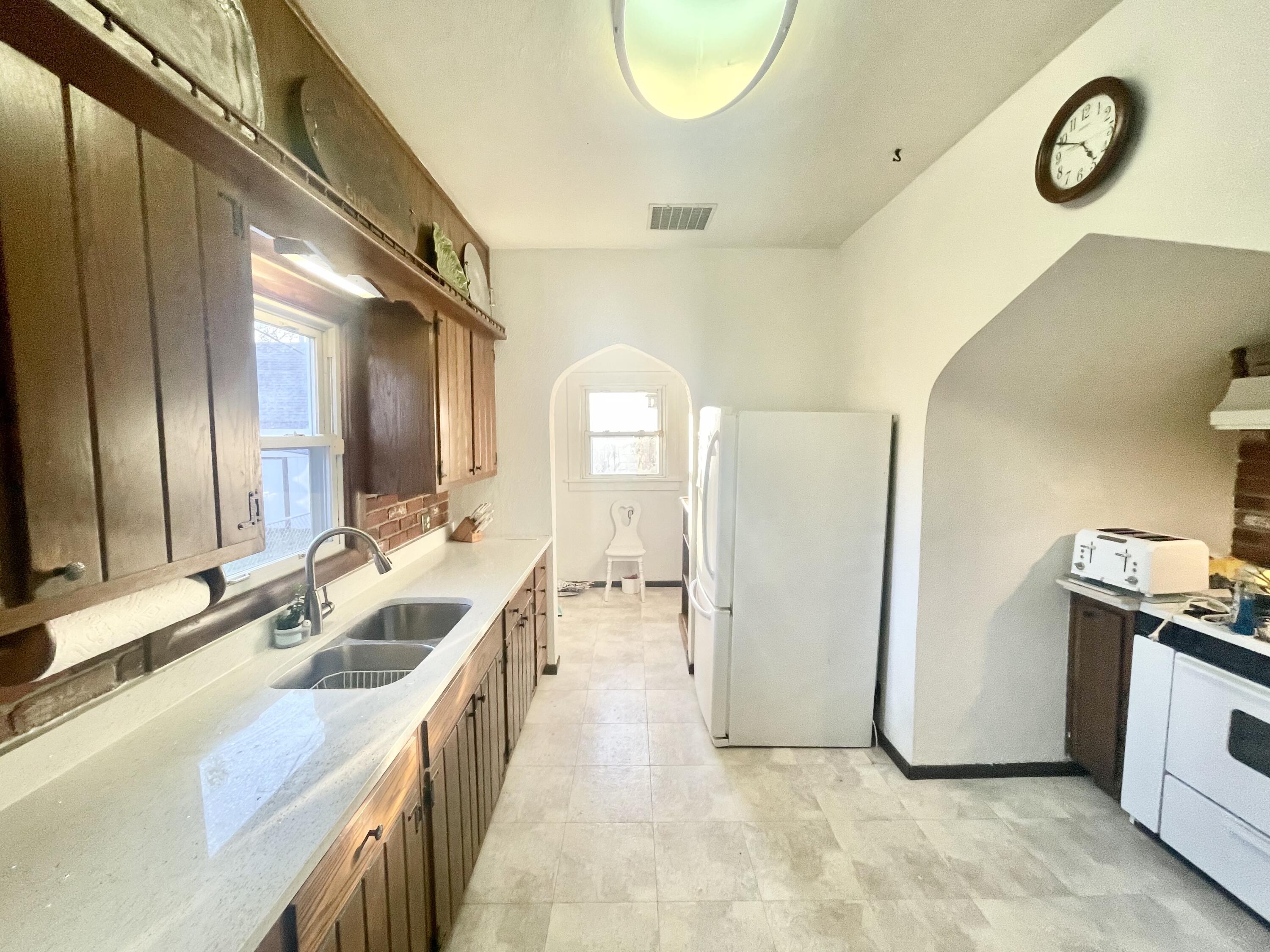 6814 Schneider Avenue