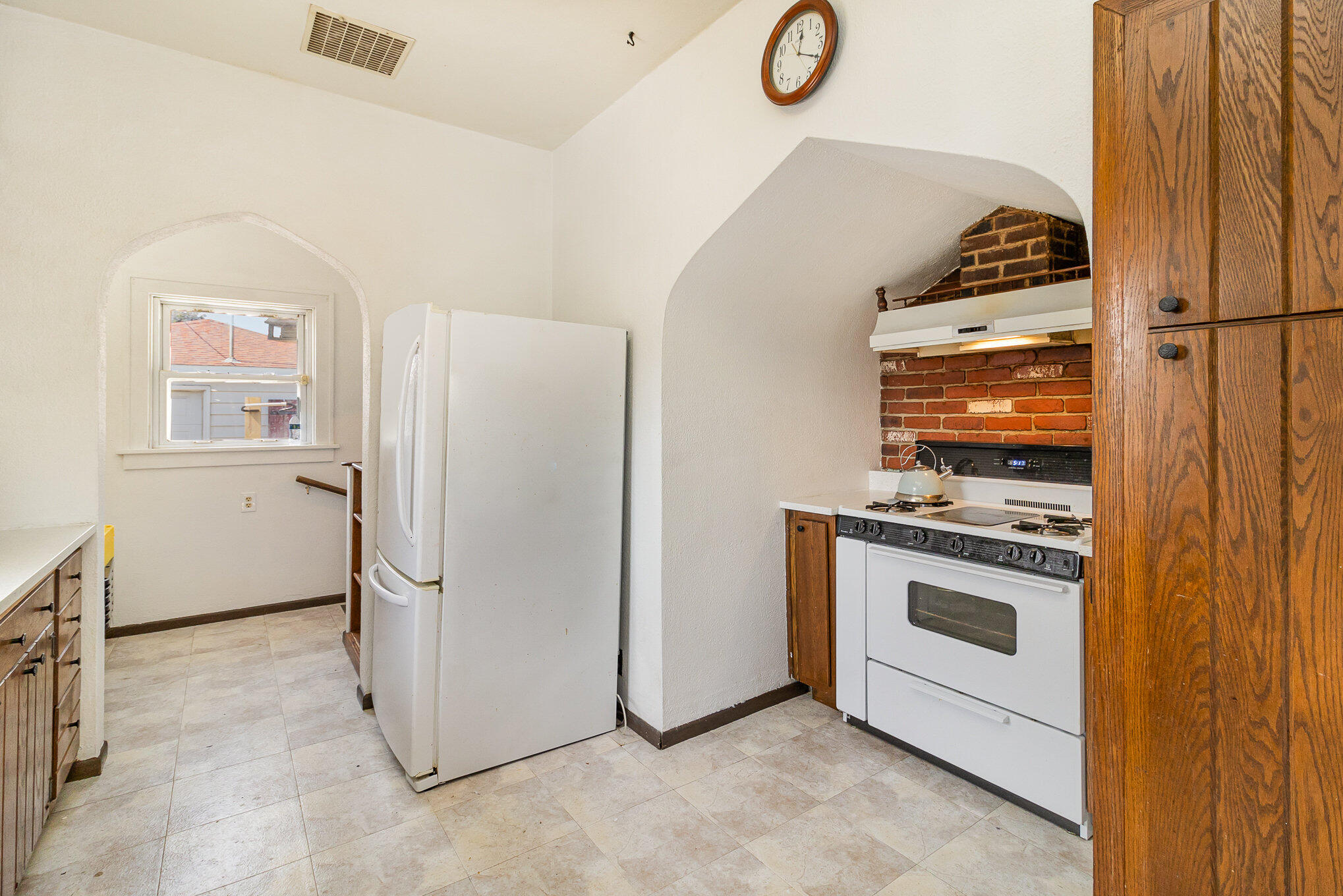 6814 Schneider Avenue