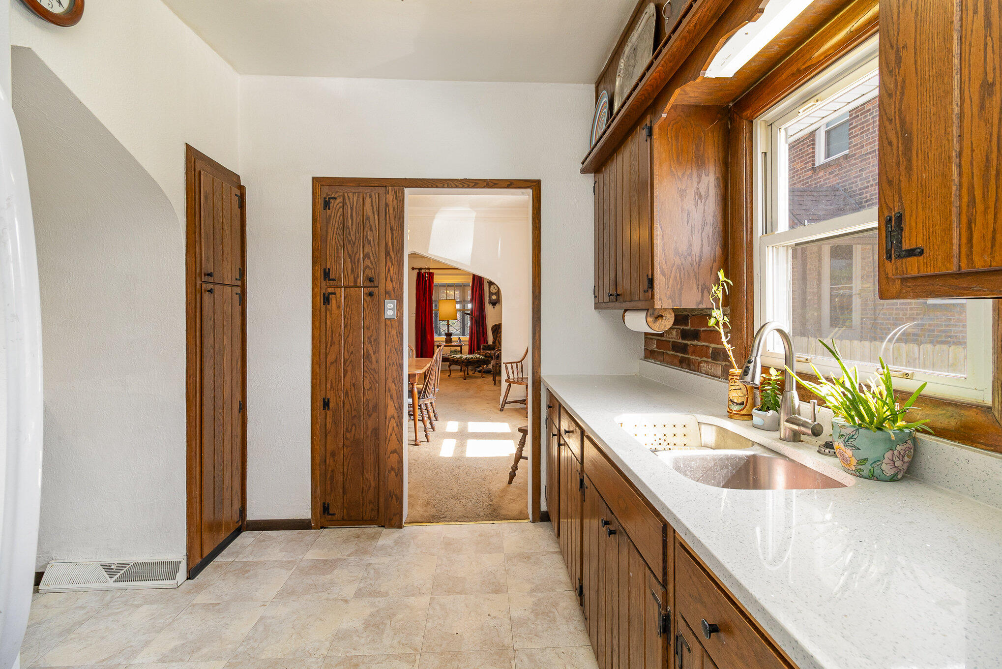 6814 Schneider Avenue