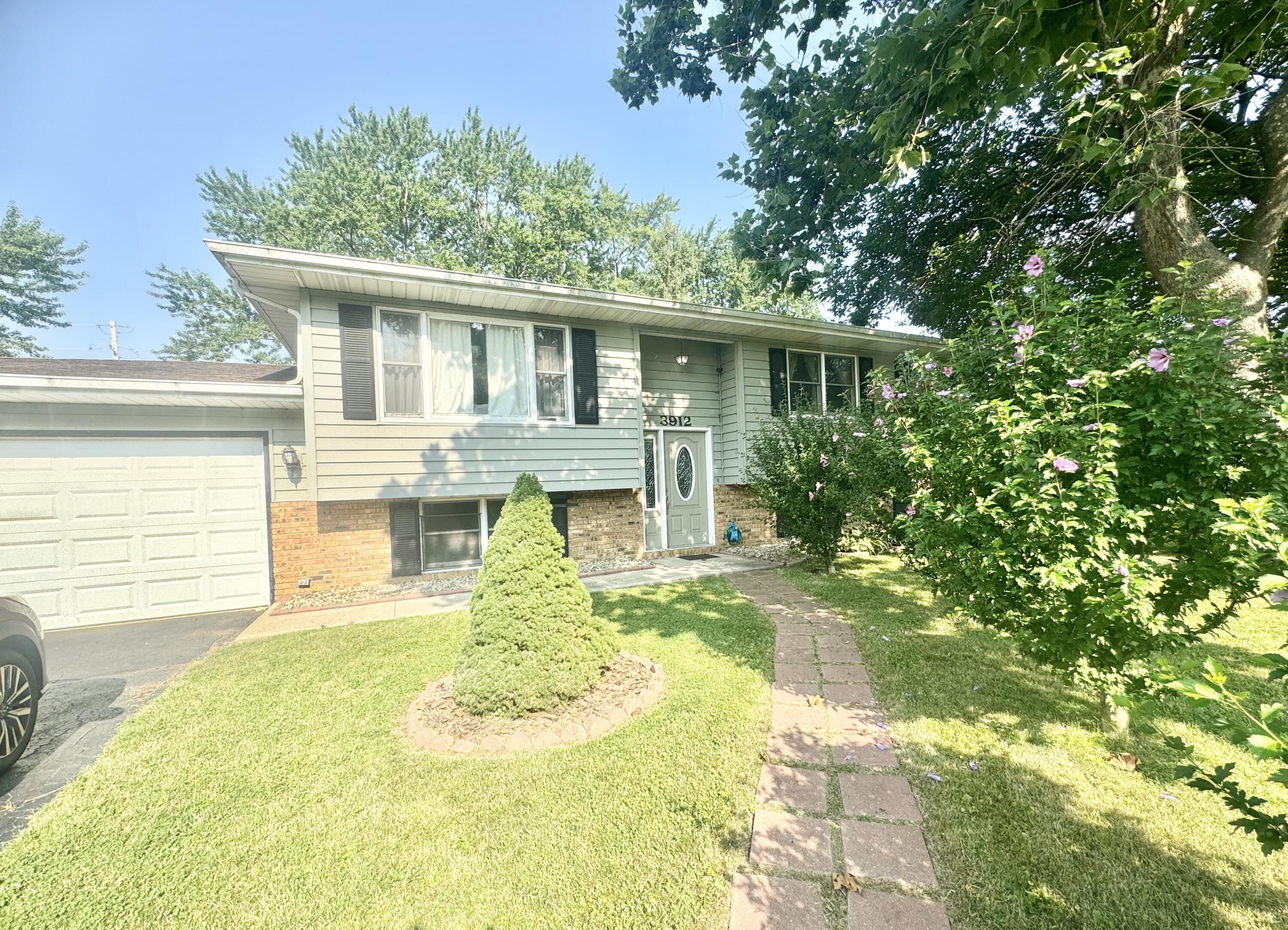 3912 Brookside Drive