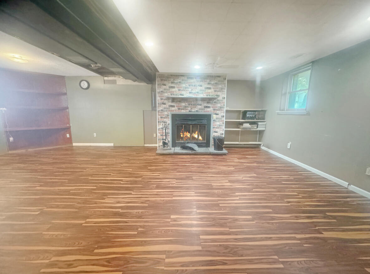 3912 Brookside Drive